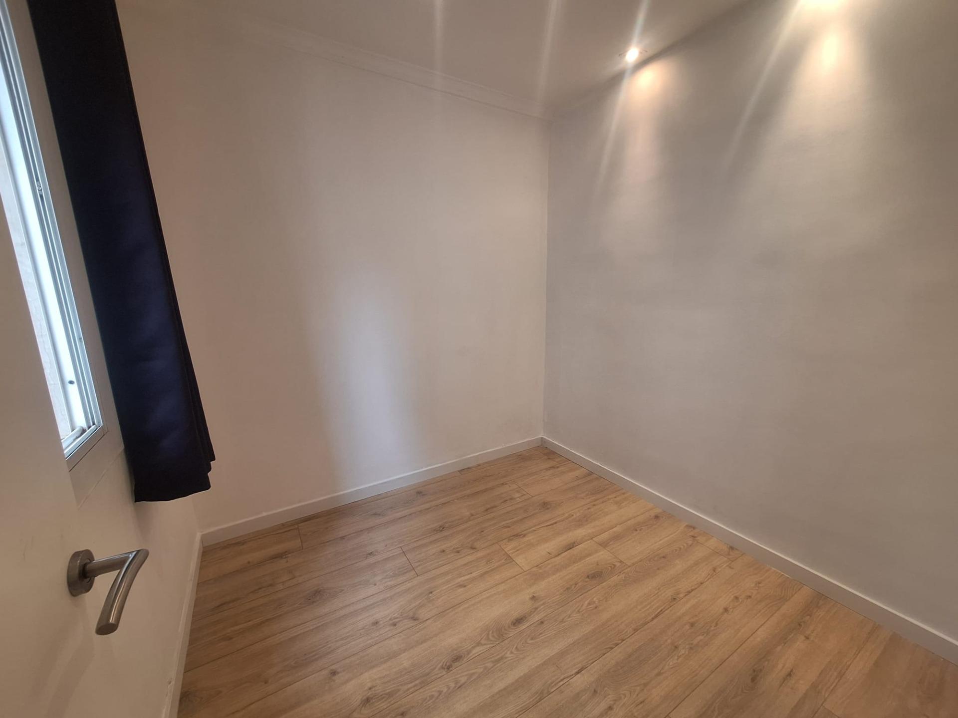 PISO ESQUINERO EN LA BARCELONETA TOTALMENTE REFORMADO - foto 13