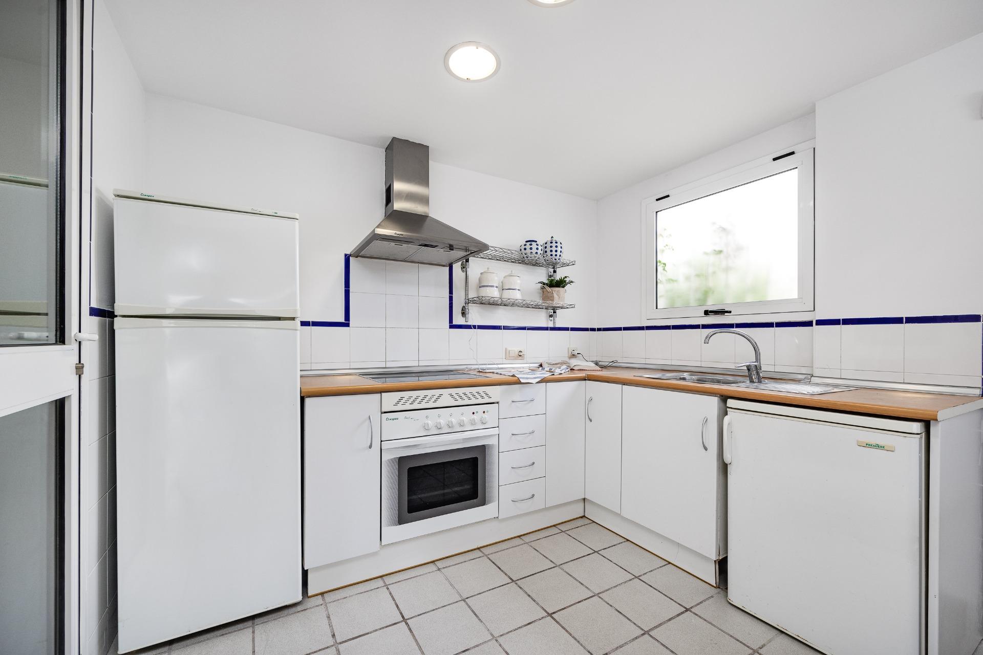 Planta baja con parking y gran jardín privado en Residencial - foto 11