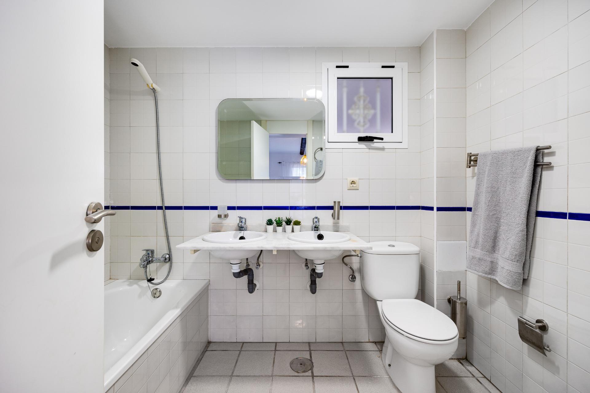 Planta baja con parking y gran jardín privado en Residencial - foto 16