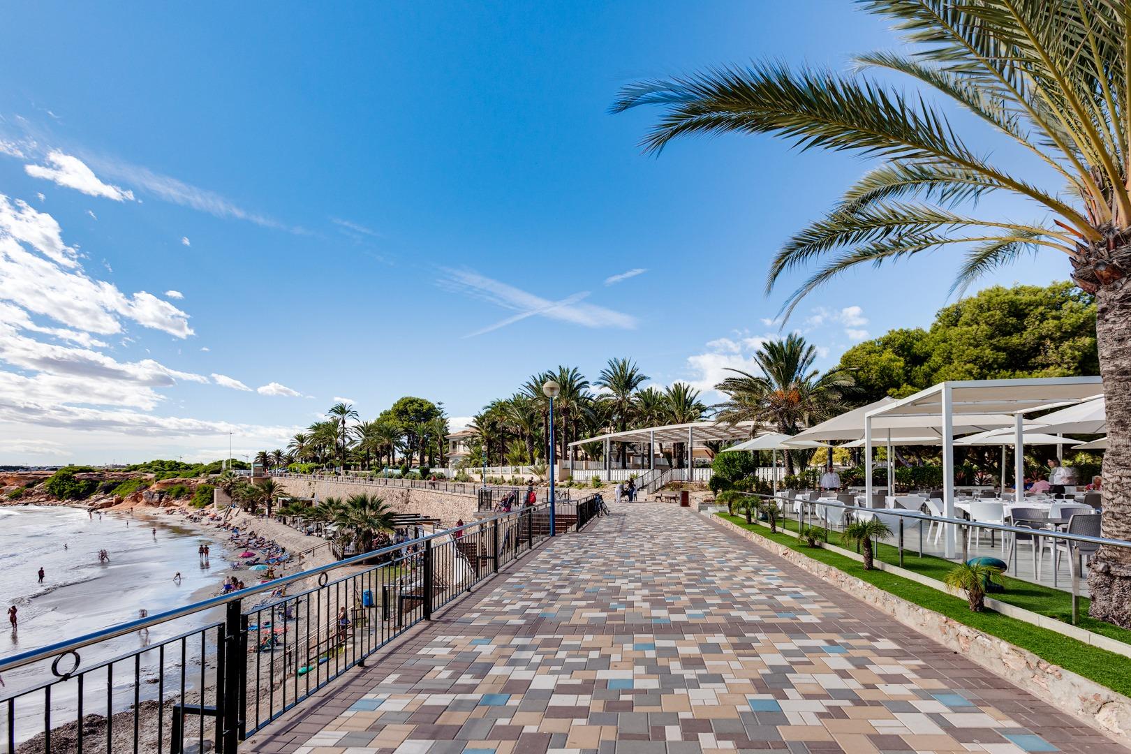 Planta baja con parking y gran jardín privado en Residencial - foto 38