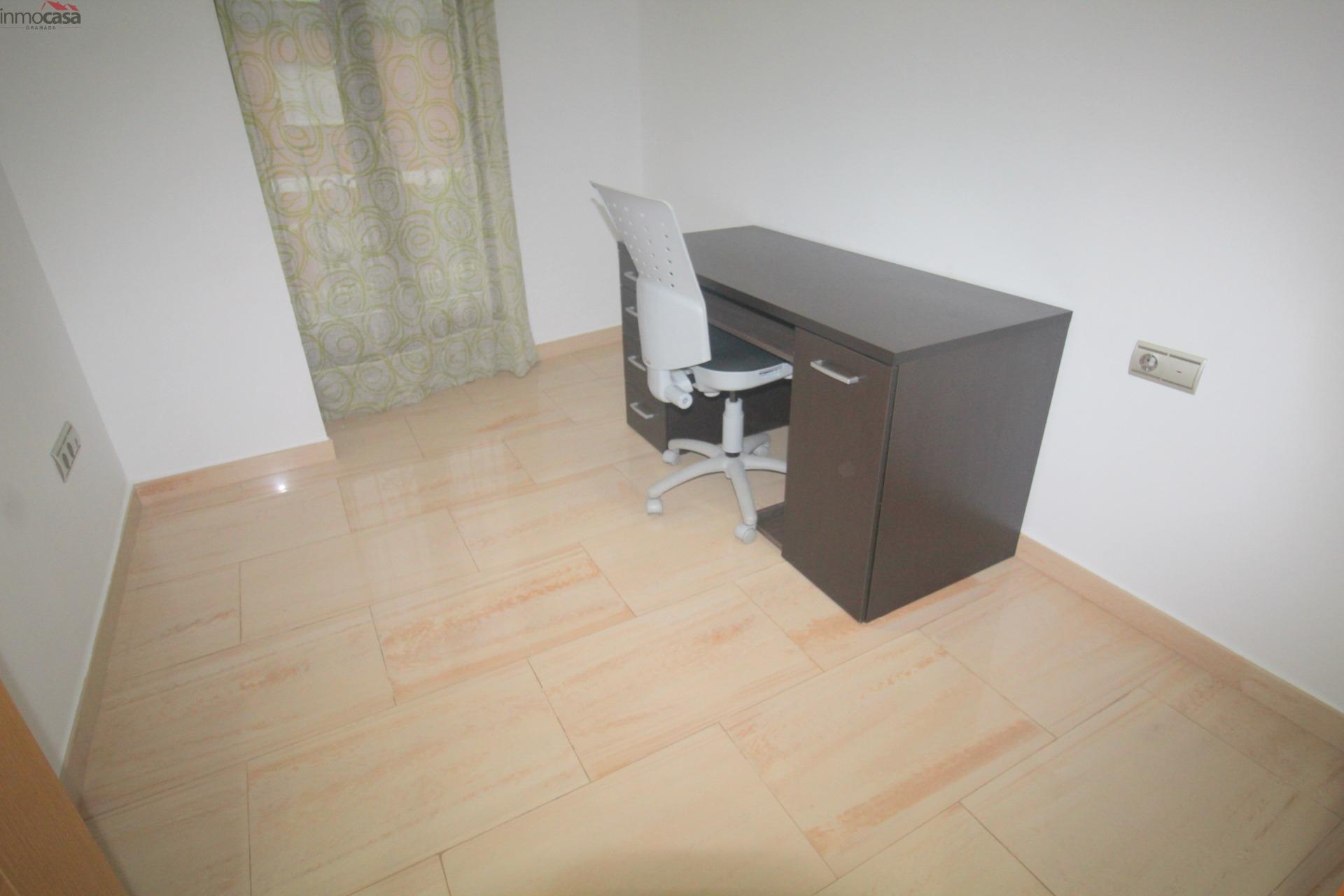 precio excepcional¡¡¡de tres dormitorios,  amueblado con gar - foto 23