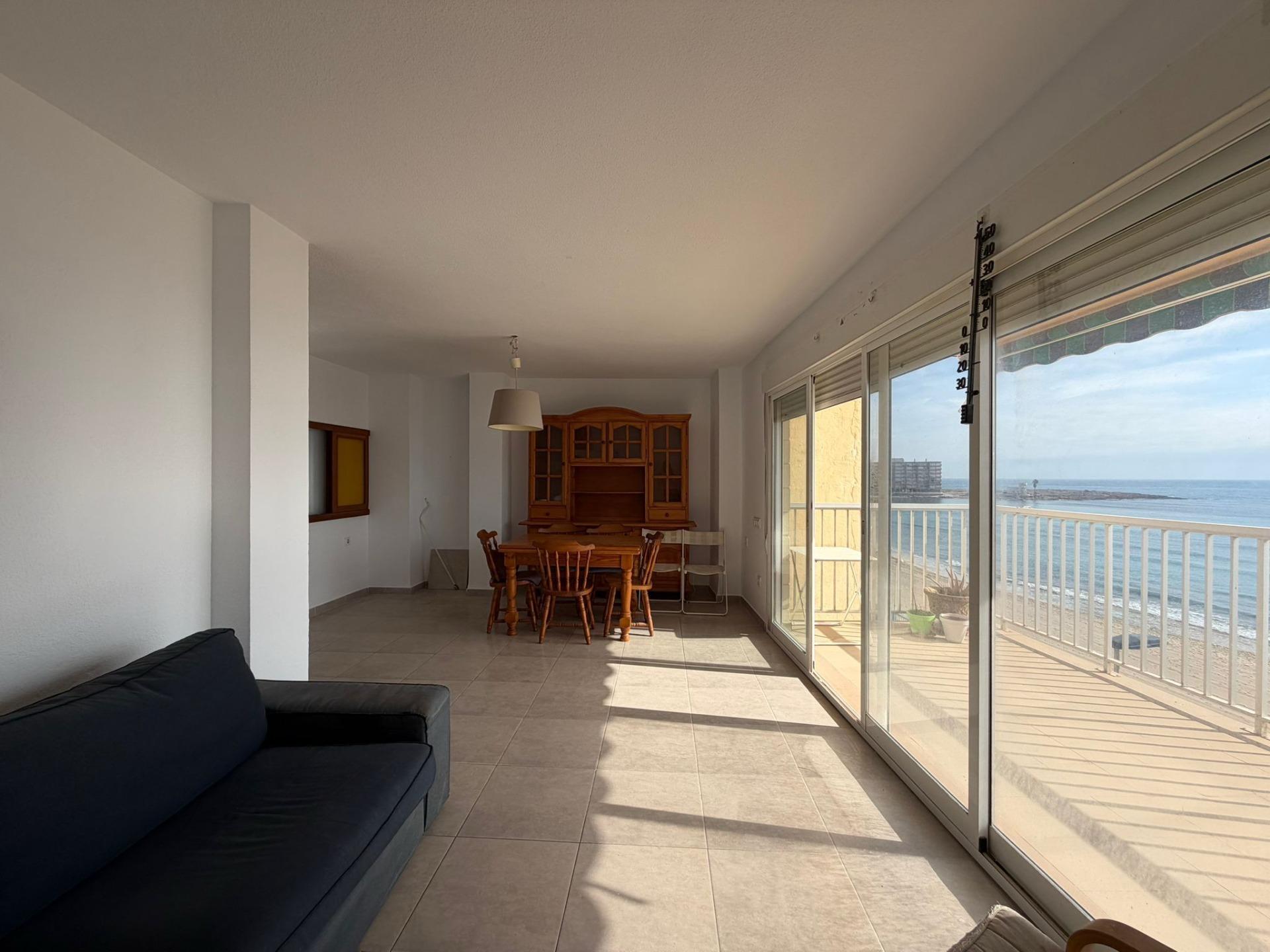 APARTAMENTO CON VISTAS AL MAR DE 4 HAB Y 2 BAÑOS EN PRIMERA 