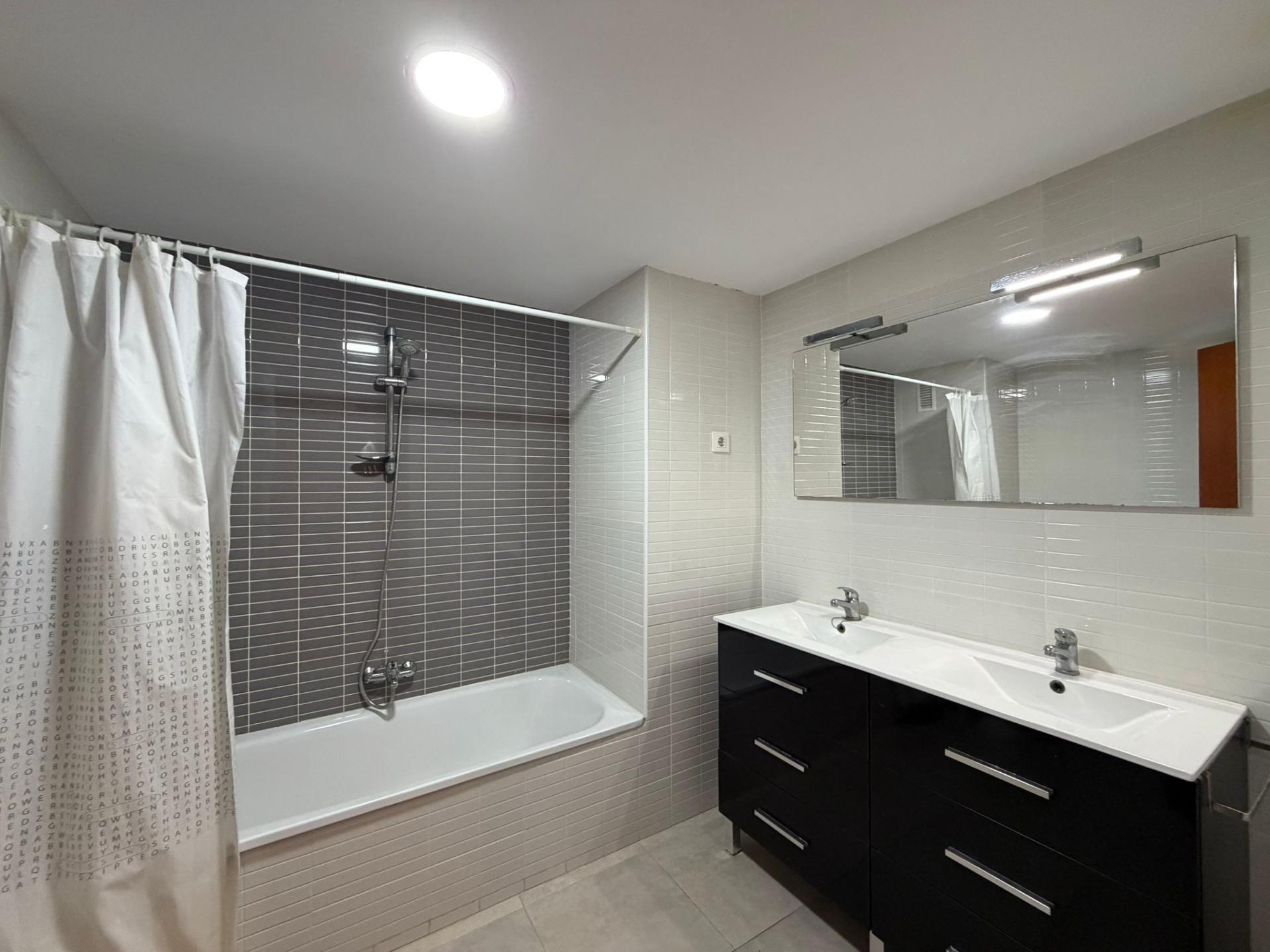 APARTAMENTO CON VISTAS AL MAR DE 4 HAB Y 2 BAÑOS EN PRIMERA  - foto 27