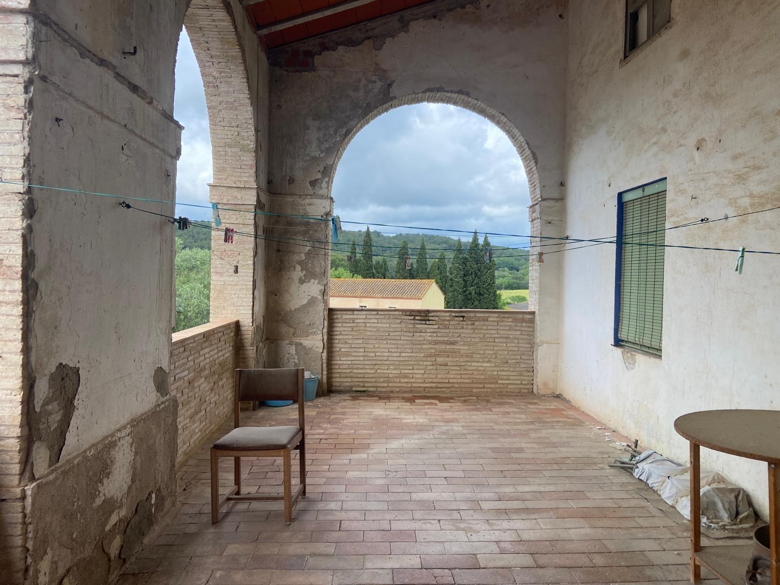 Descubre el Potencial de esta Gran Casa Familiar en Pontós - foto 6