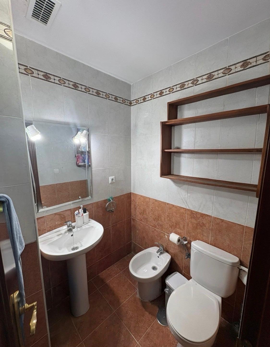 Amplia y Luminosa Propiedad en Zona Tranquila con Posibilida - foto 8