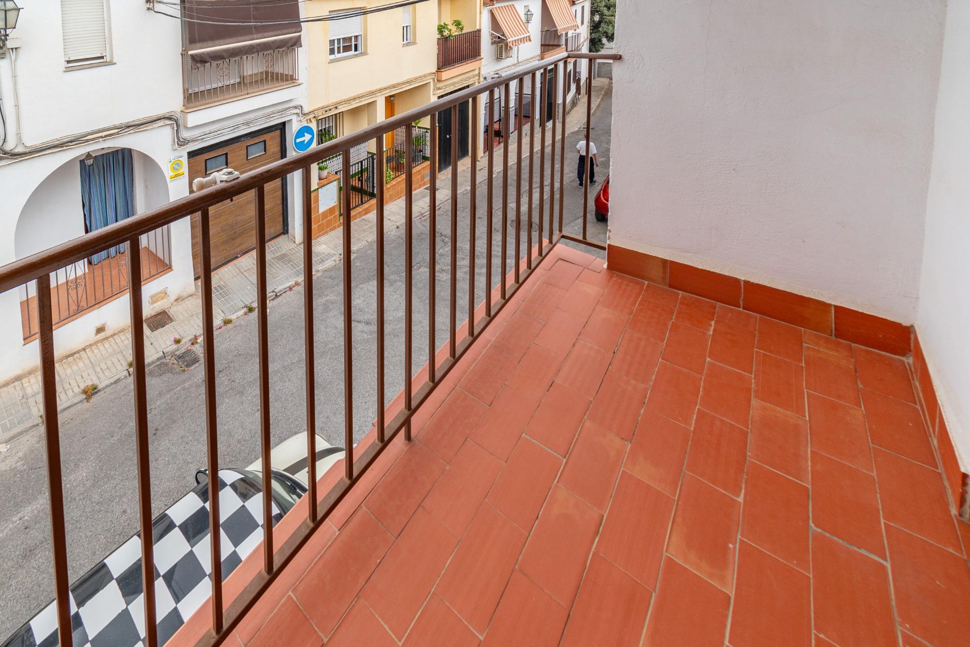 Casa en La Zubia con amplio patio y tres dormitorios. - foto 34