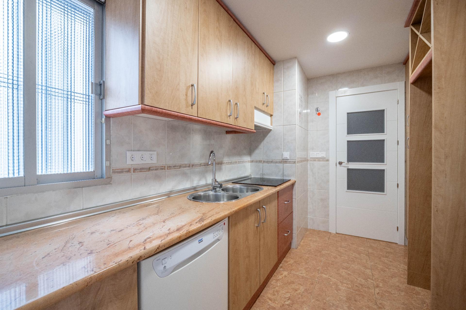 Piso reformado con cochera junto a Recogidas - foto 8