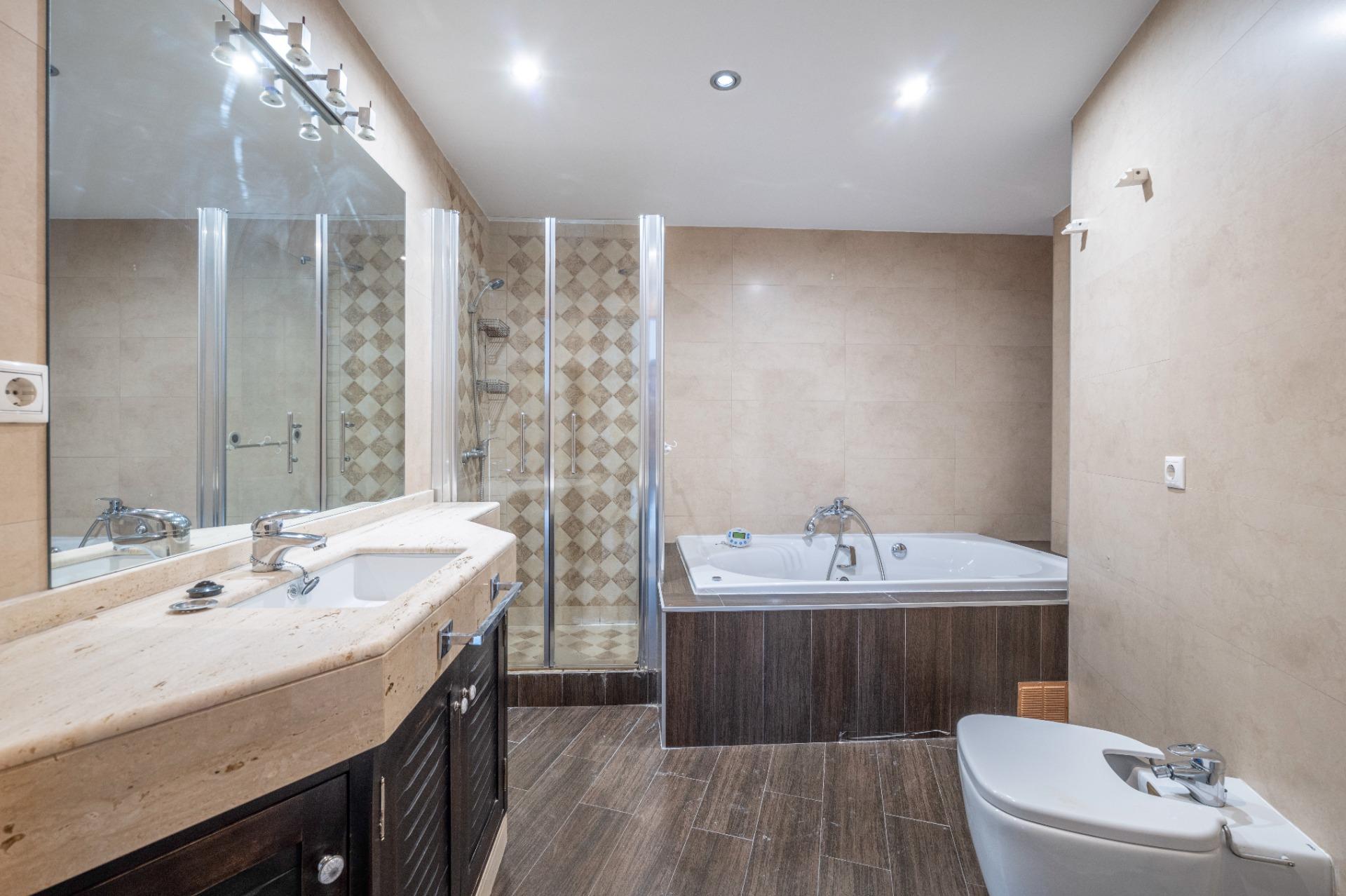 Gran Piso Reformado en Constitución, Frente a Paseillos Univ - foto 44