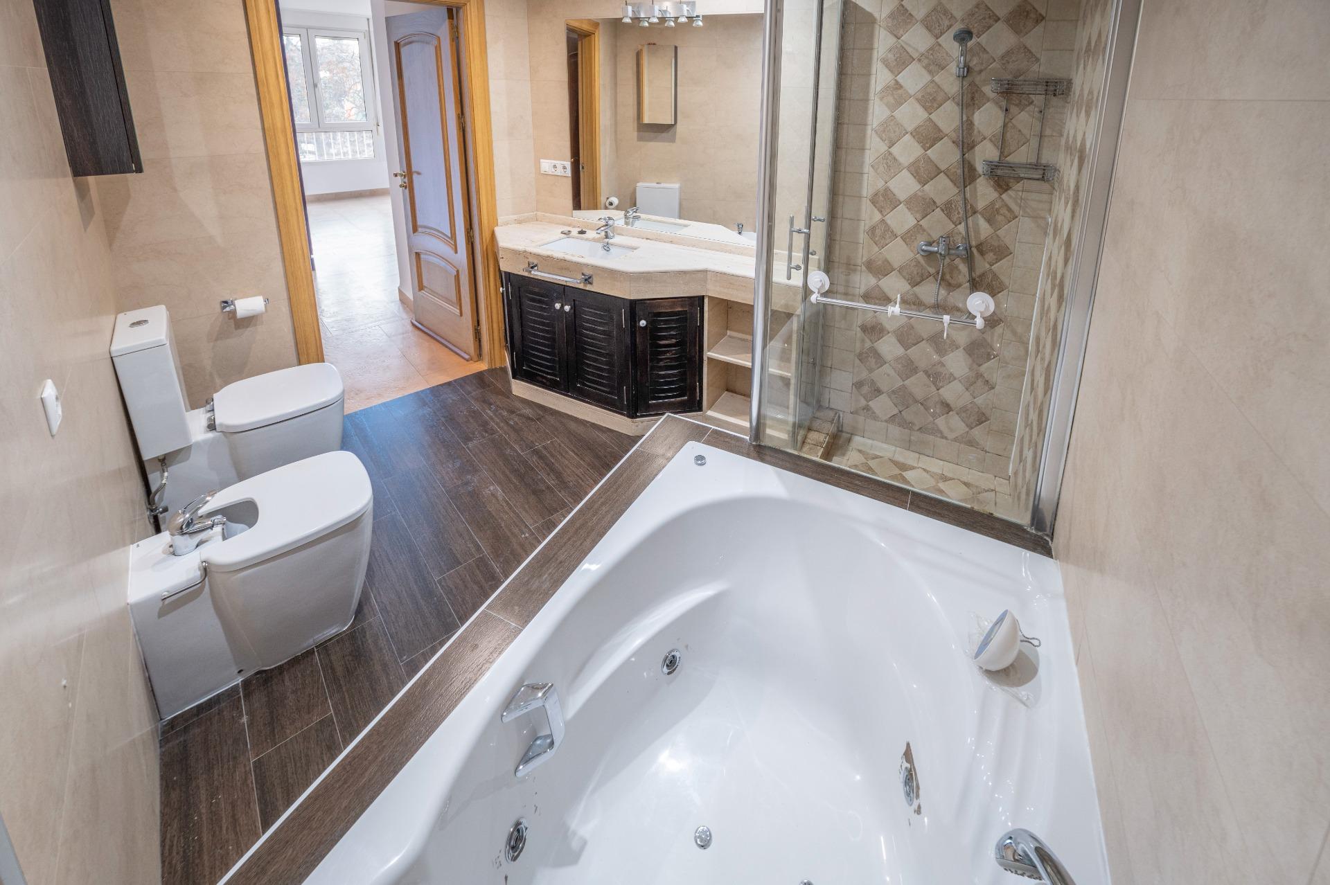 Gran Piso Reformado en Constitución, Frente a Paseillos Univ - foto 46