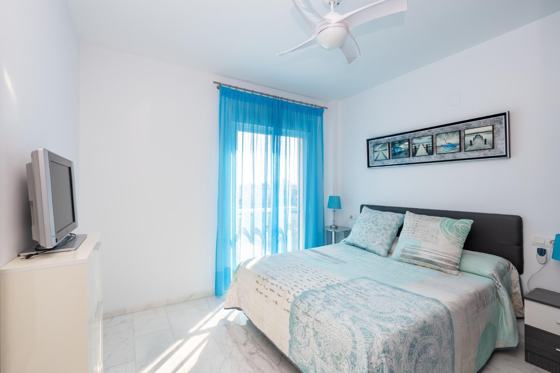 ESPECTACULAR PISO EN CALAHONDA – Luminoso, amplio y con terr - foto 9