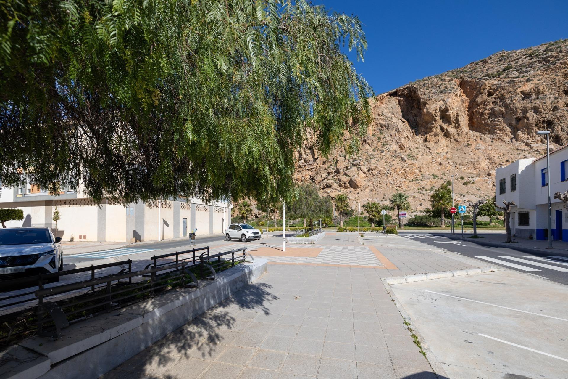 ESPECTACULAR PISO EN CALAHONDA – Luminoso, amplio y con terr - foto 17