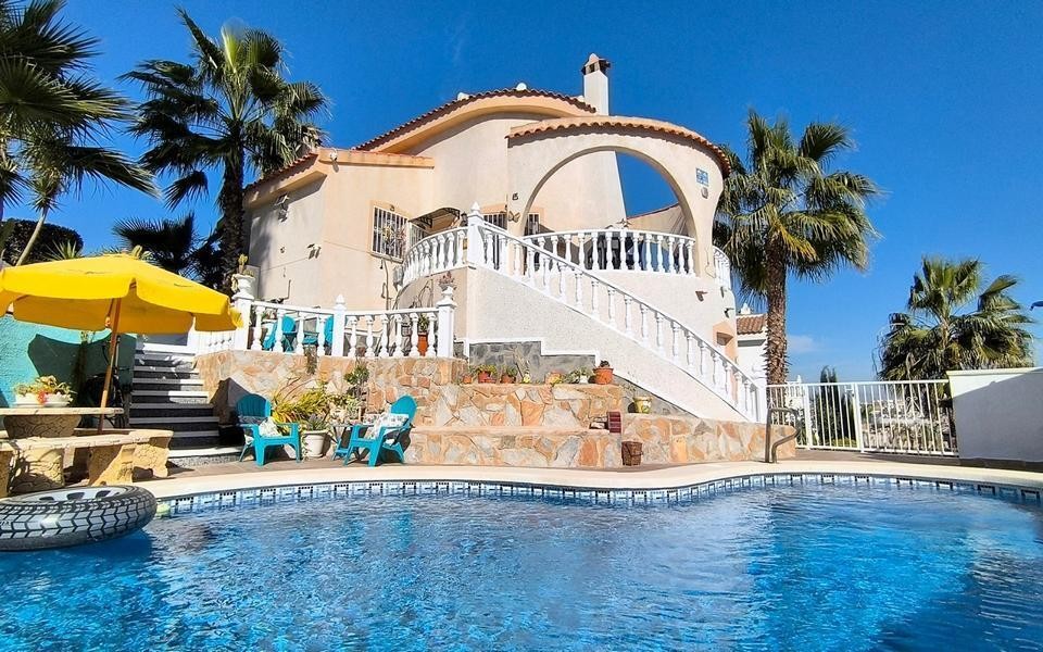 Venta de villa en Ciudad quesada, de 182m2 con 4 dormitorios - foto 3