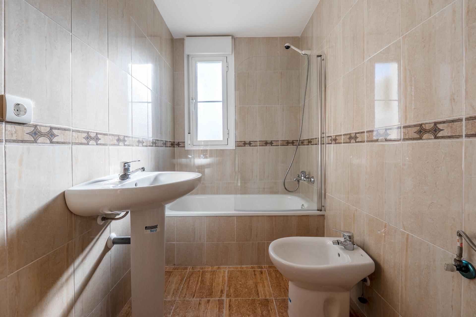 PRECIOSO PISO EN LAS GABIAS EN URBANIZACIÓN CON PISCINA COMU - foto 19