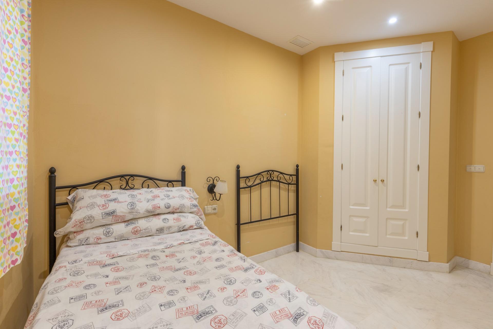 Pisazo en Urbanización Albatros de Playa Granada con terraza - foto 13