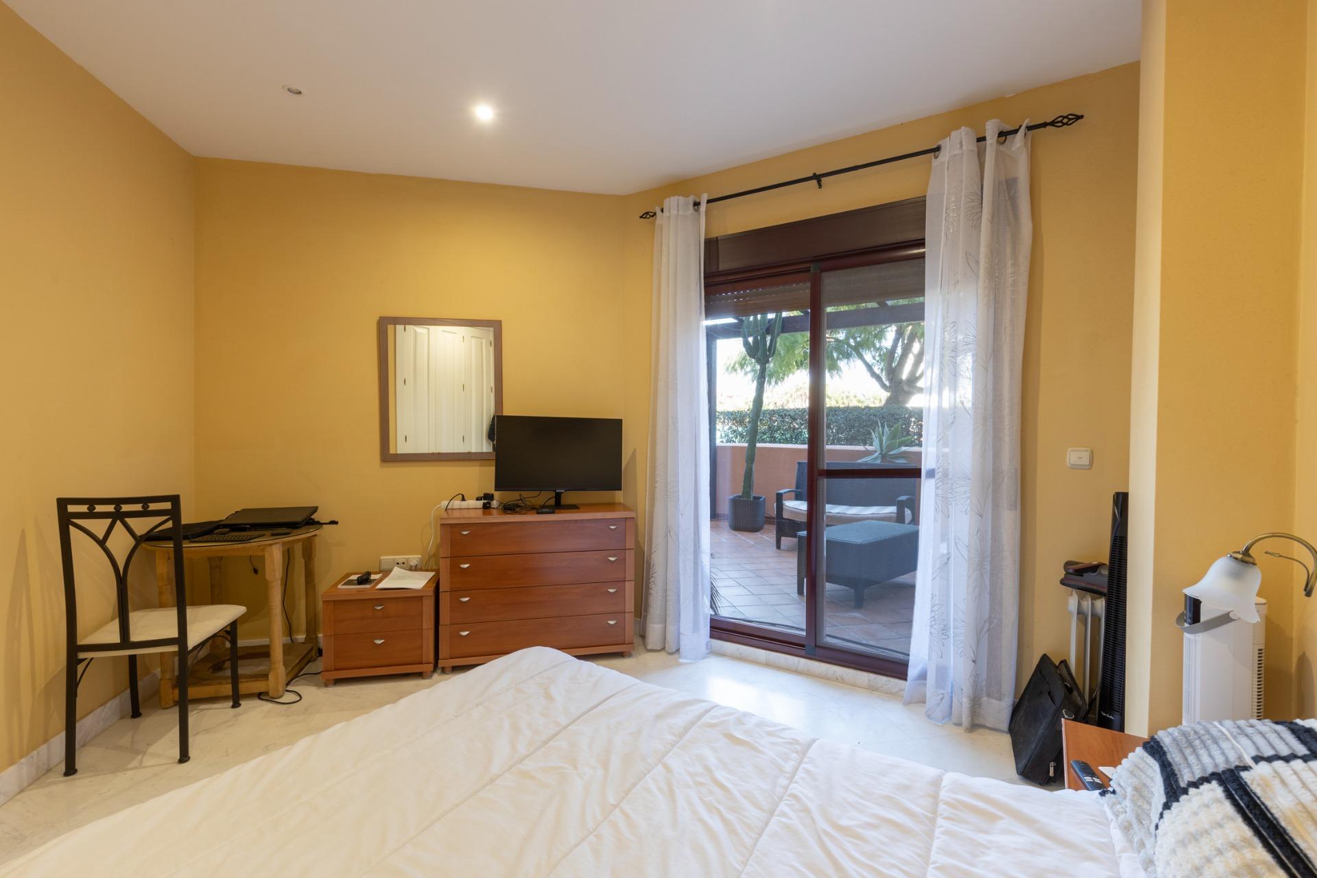 Pisazo en Urbanización Albatros de Playa Granada con terraza - foto 14