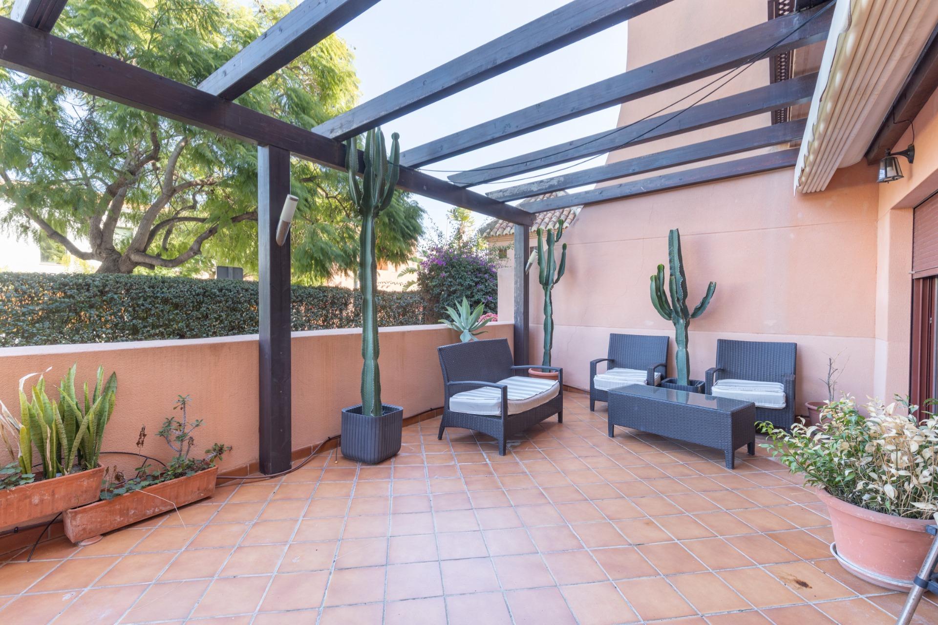 Pisazo en Urbanización Albatros de Playa Granada con terraza - foto 26