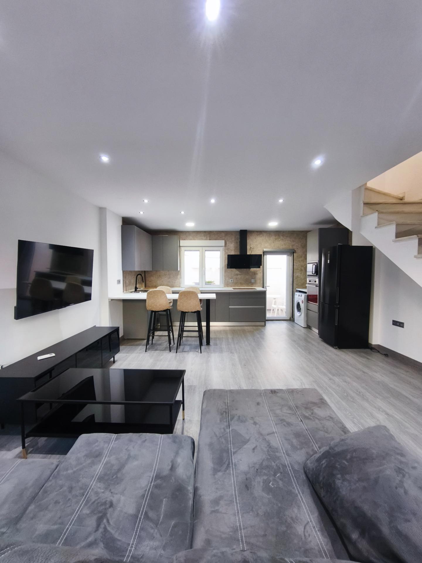 Casa adosada en alquiler en Las Gabias con 3 habitaciones y  - foto 9