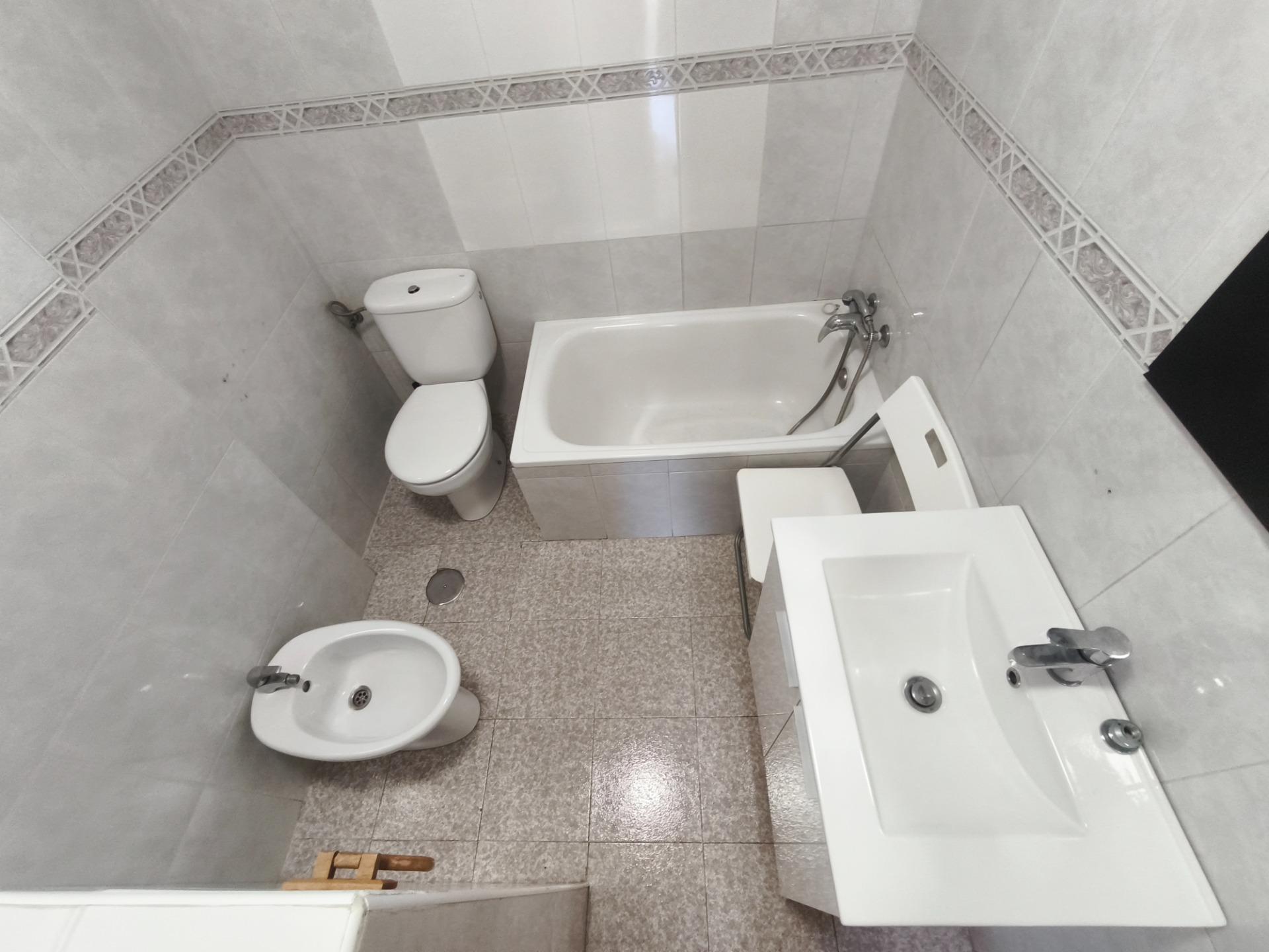 Casa adosada en alquiler en Las Gabias con 3 habitaciones y  - foto 24