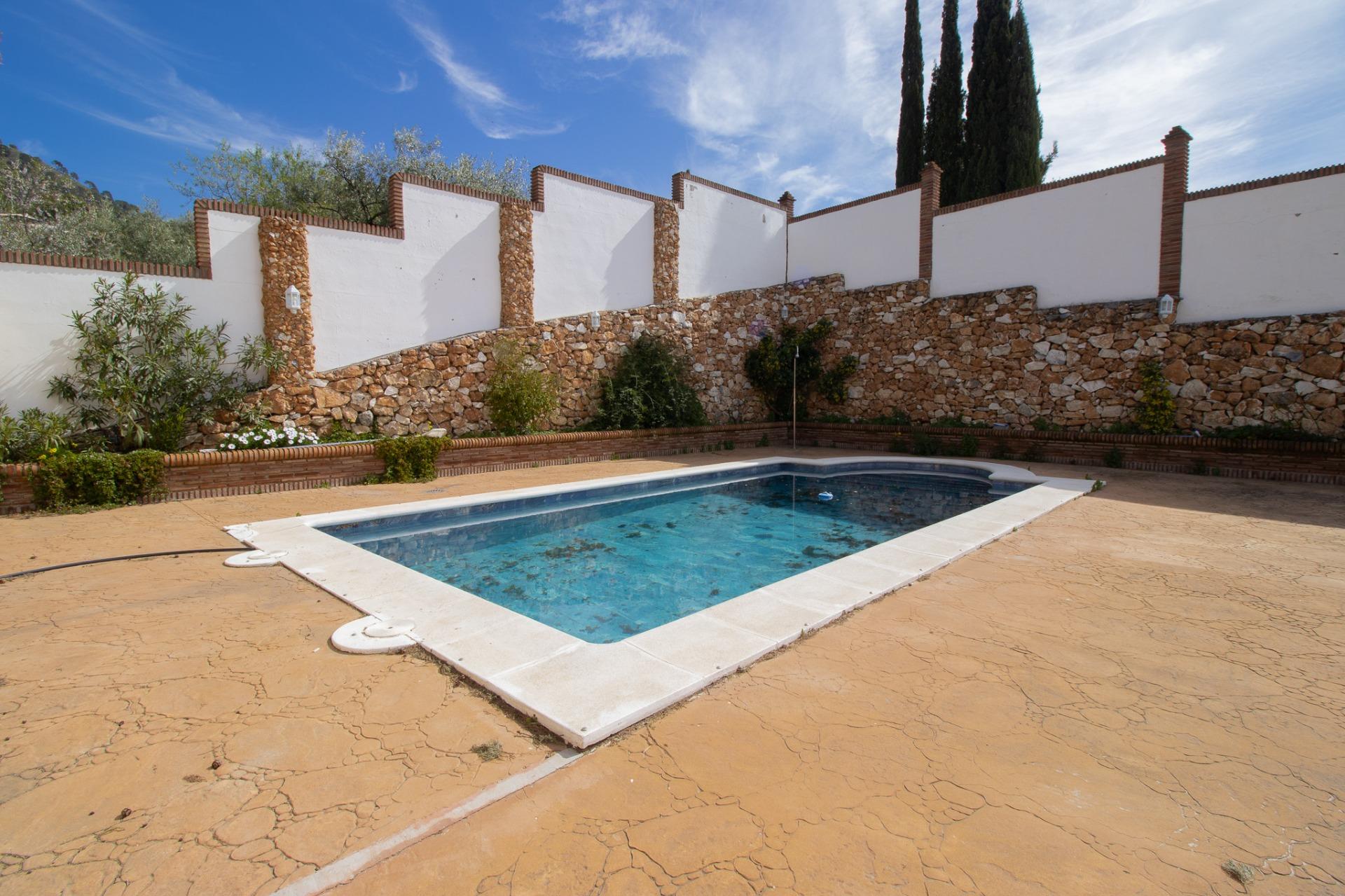Cortijo Premium con Piscina, 3.500 m2 de Terreno Rústico y D - foto 3