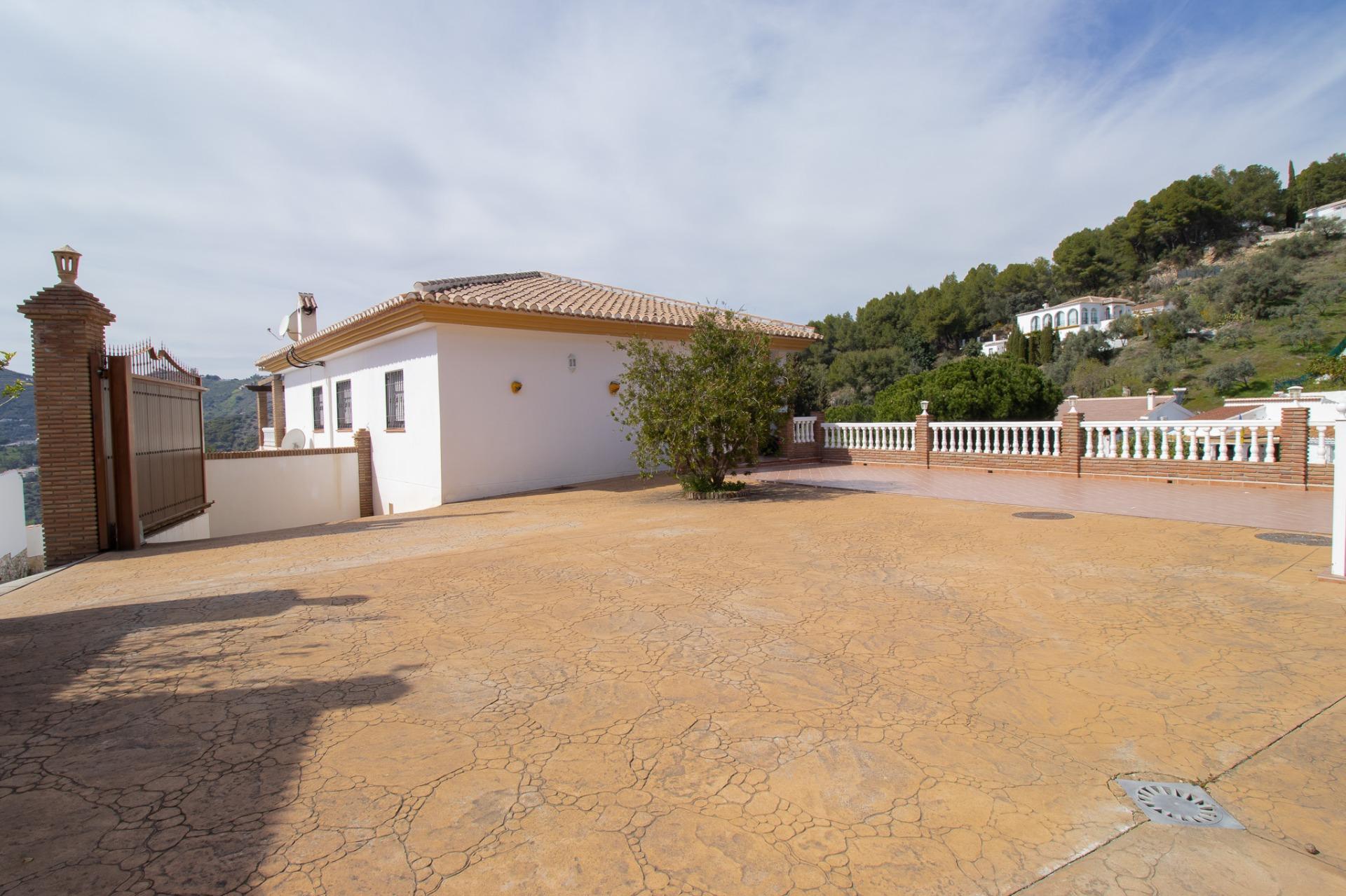 Cortijo Premium con Piscina, 3.500 m2 de Terreno Rústico y D - foto 7