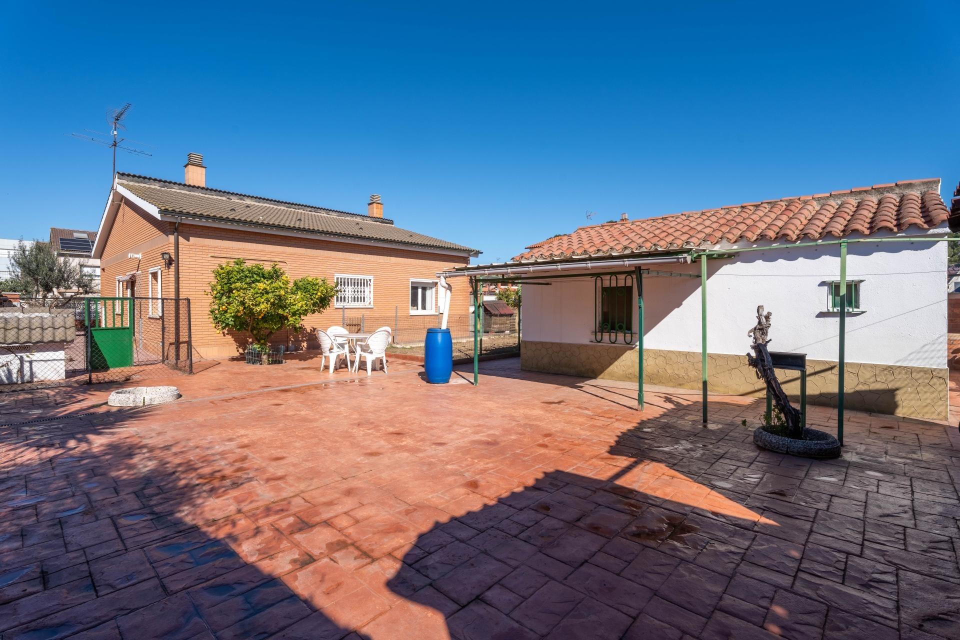 CASA EN PLANTA BAJA EN CAN ROSÉS, RUBÍ !!!