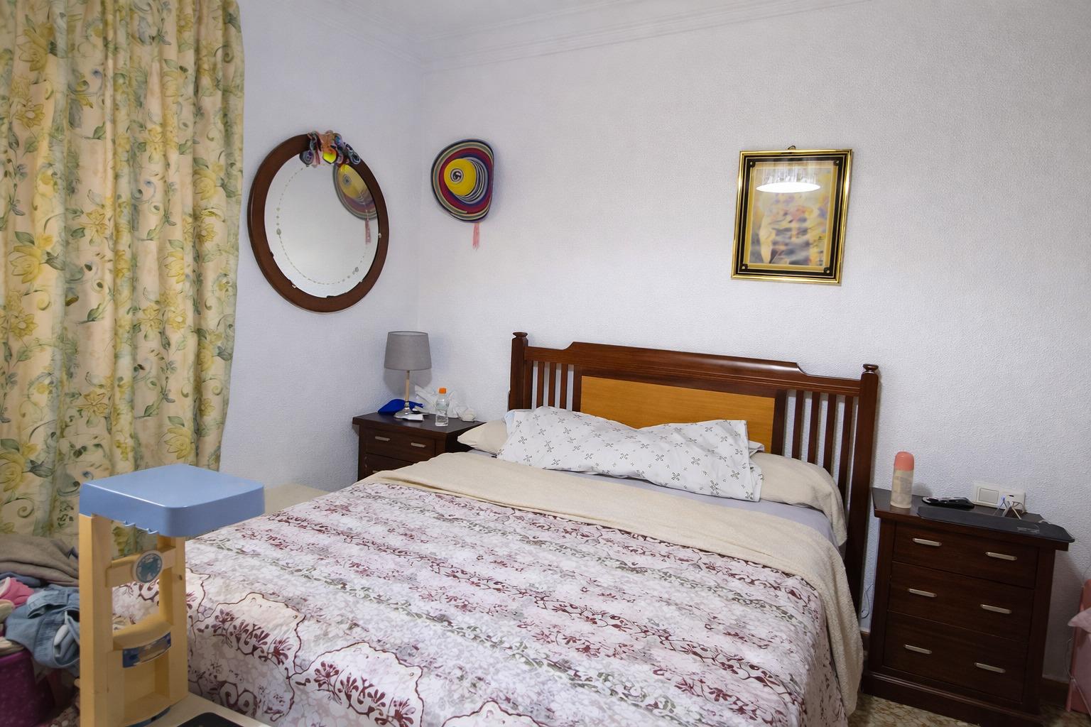 ✨ ¡GRAN OPORTUNIDAD EN MÁLAGA! Casa con muchísimos metros y  - foto 3