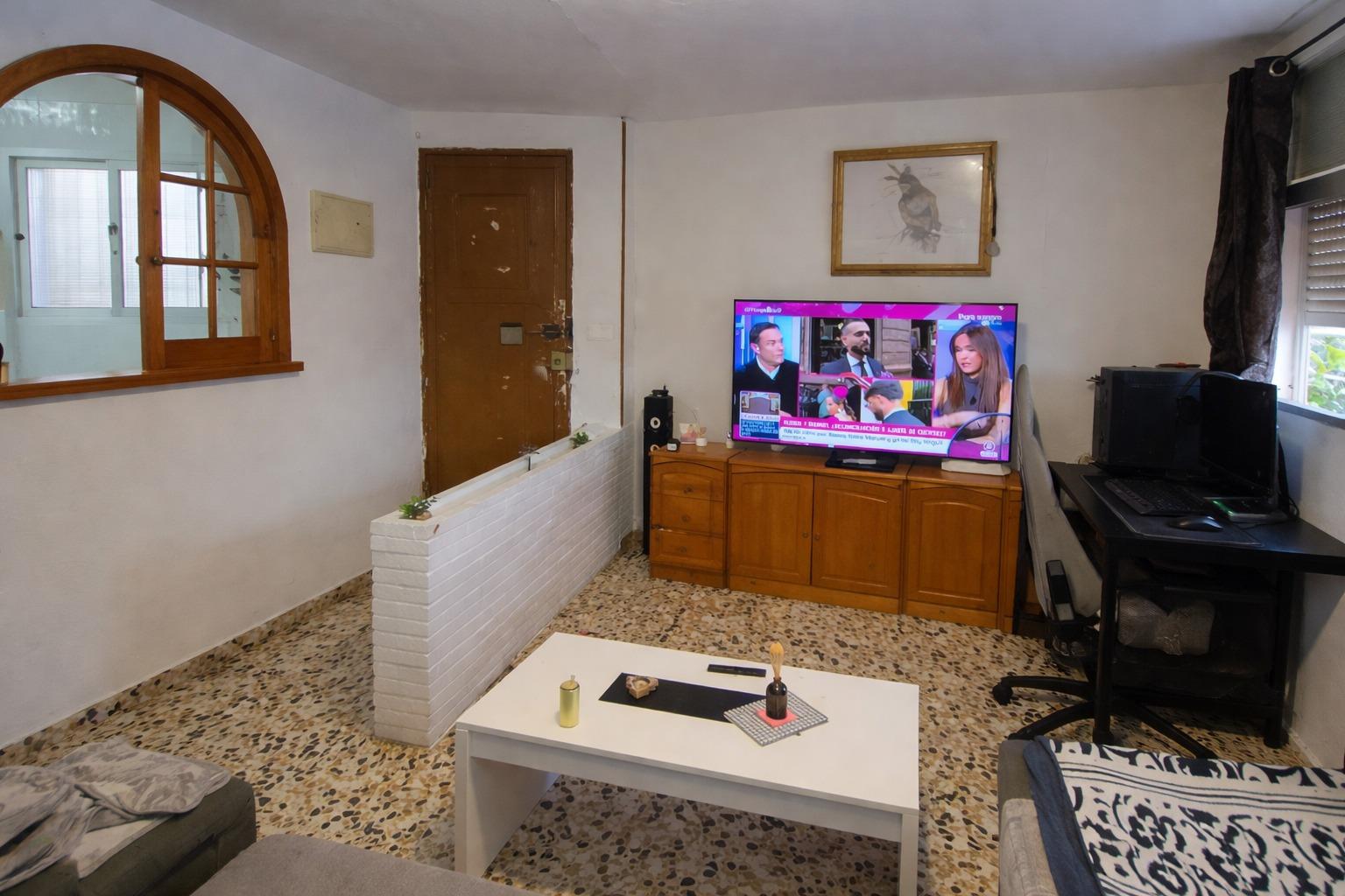 ✨ ¡GRAN OPORTUNIDAD EN MÁLAGA! Casa con muchísimos metros y  - foto 4