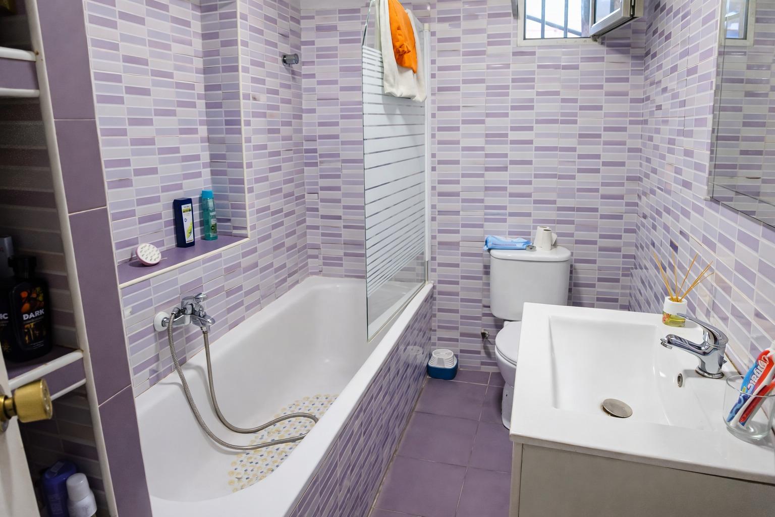 ✨ ¡GRAN OPORTUNIDAD EN MÁLAGA! Casa con muchísimos metros y  - foto 12