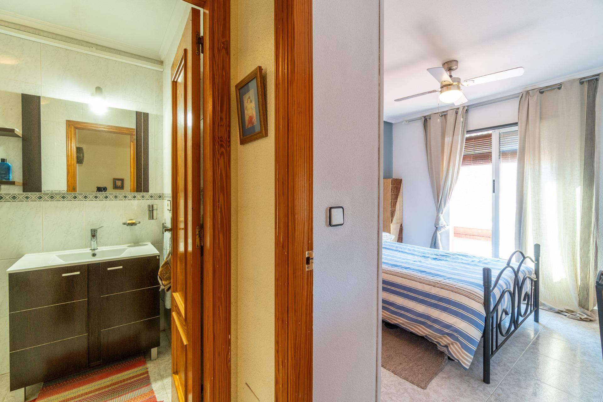 ADOSADO DE 2 DORMITORIOS Y 2 BAÑOS EN LOS ALTOS (TORREVIEJA) - foto 19