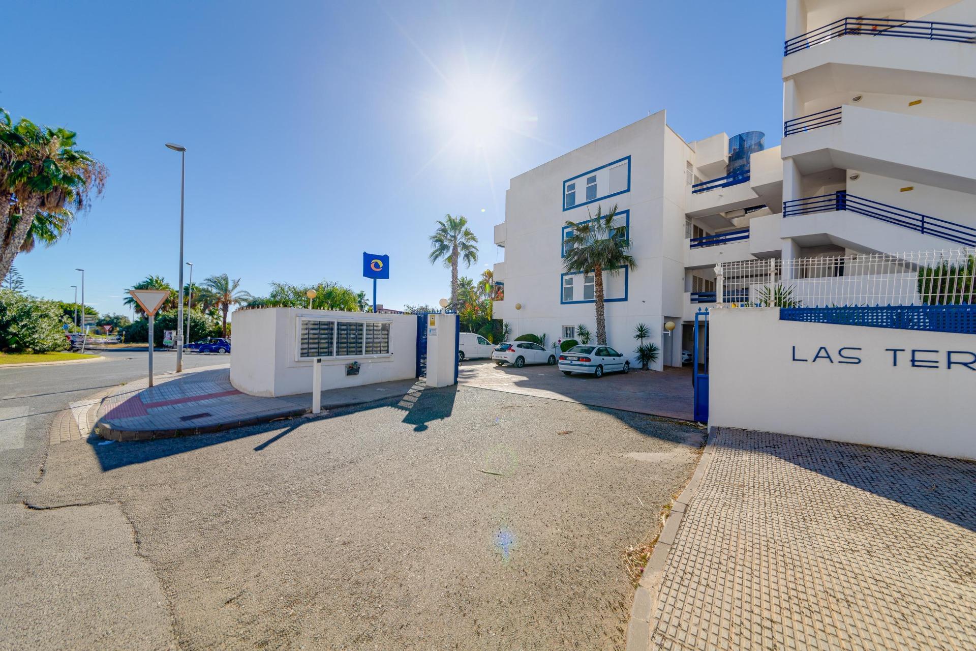 Planta baja en Playa Flamenca con parking y gran jardín priv - foto 30