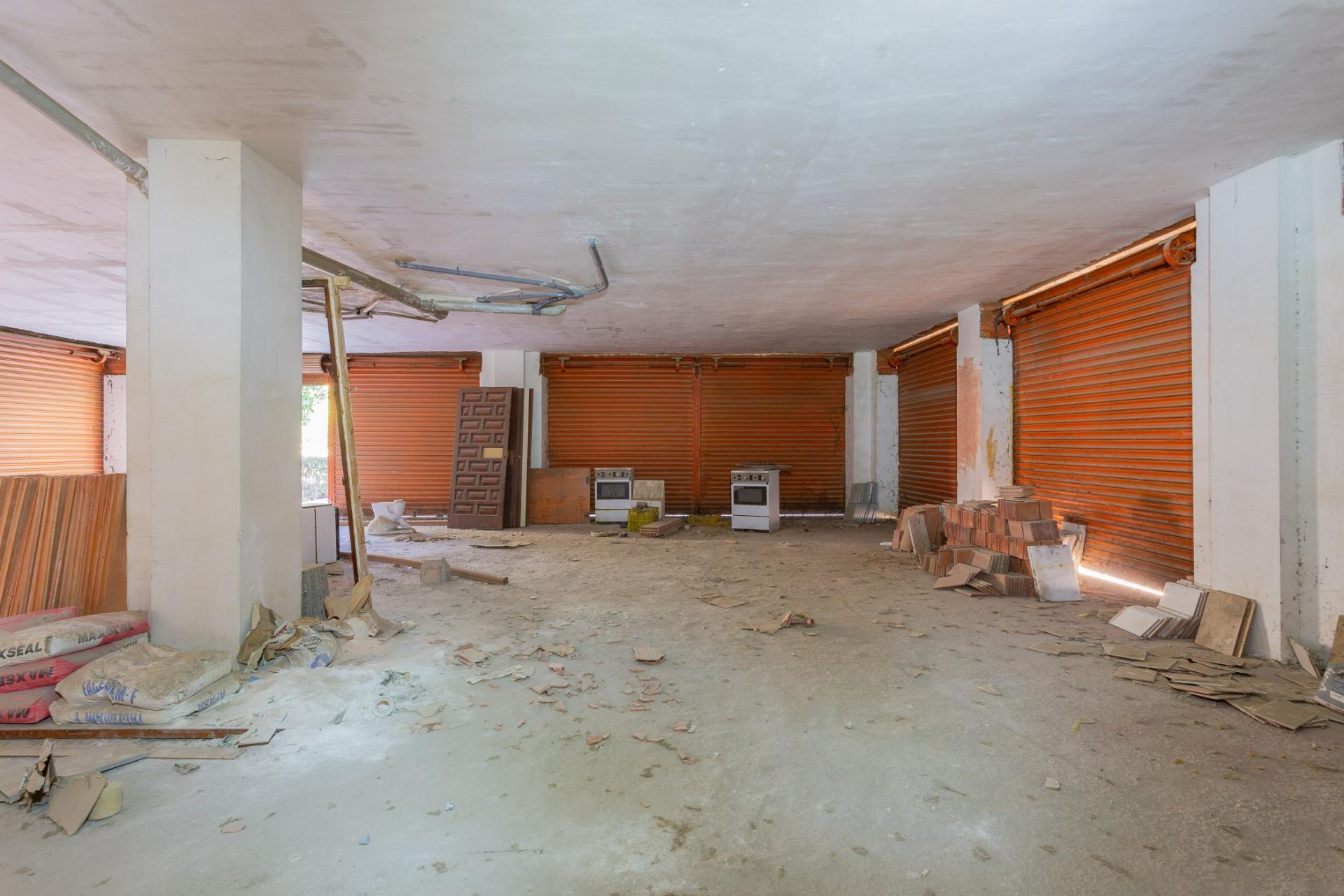 LOCAL  CON PROYECTO  DE  DOS APARTAMENTOS - foto 11