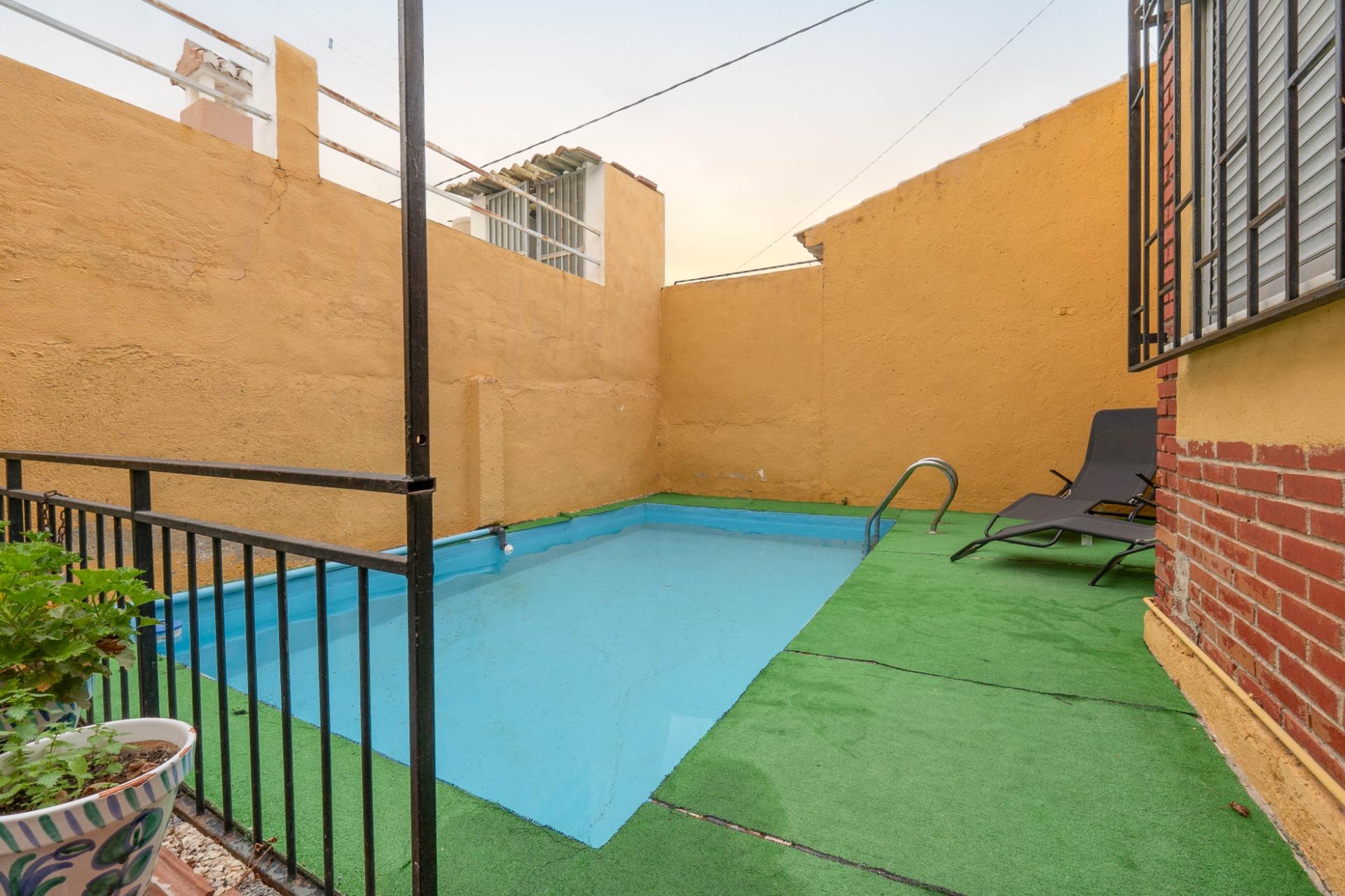 Chalet con Piscina en los Rebites a pocos metros de Granada  - foto 9