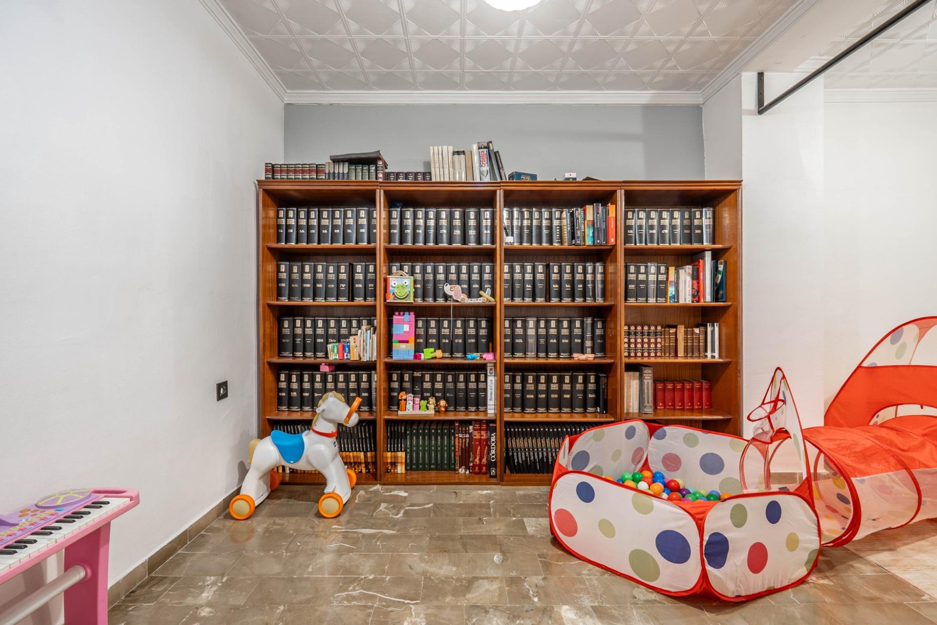 Chalet con Piscina en los Rebites a pocos metros de Granada  - foto 42