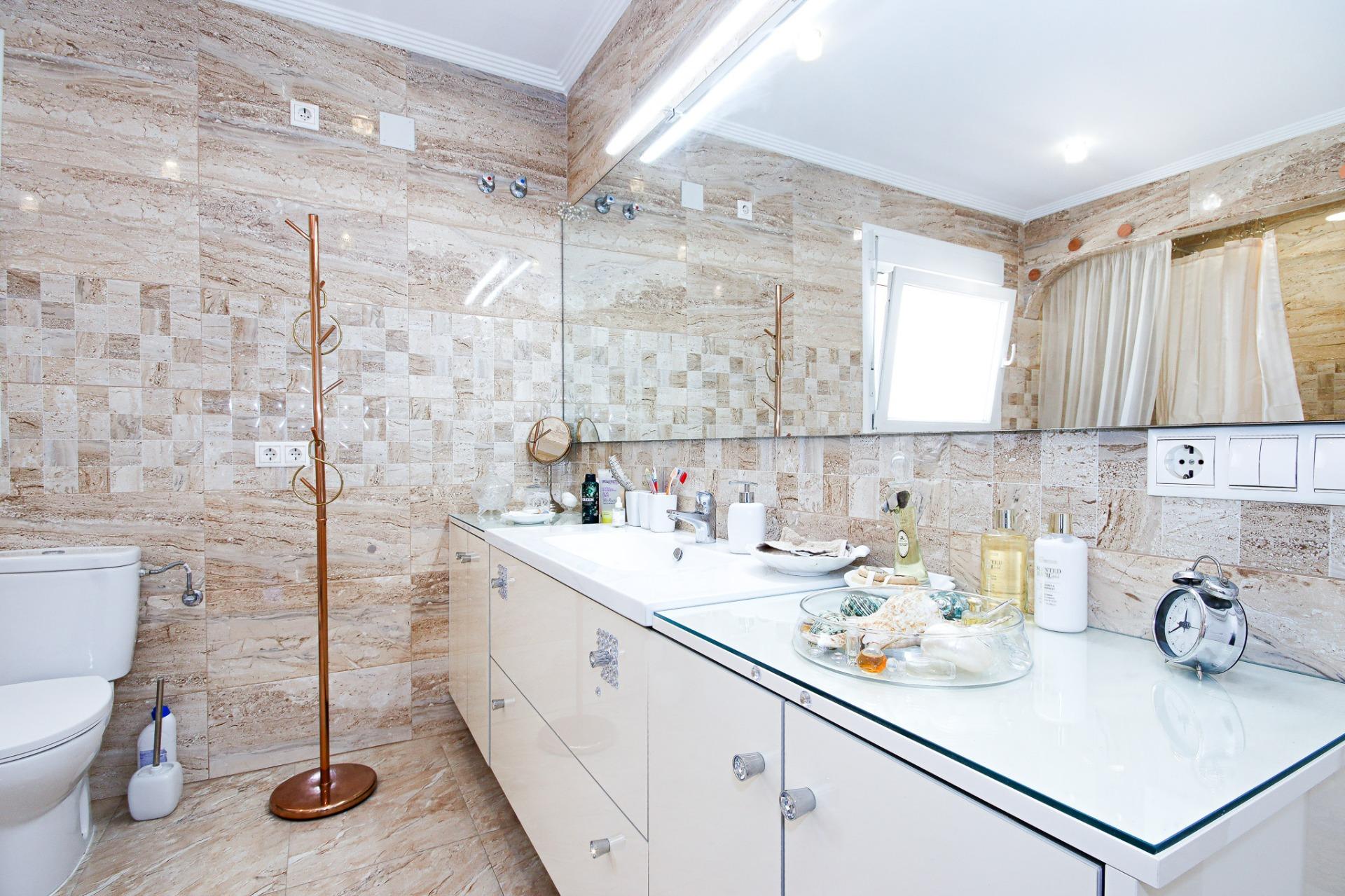 Impresionante chalet en Los Balcones de 6 dormitorios, 4 bañ - foto 34