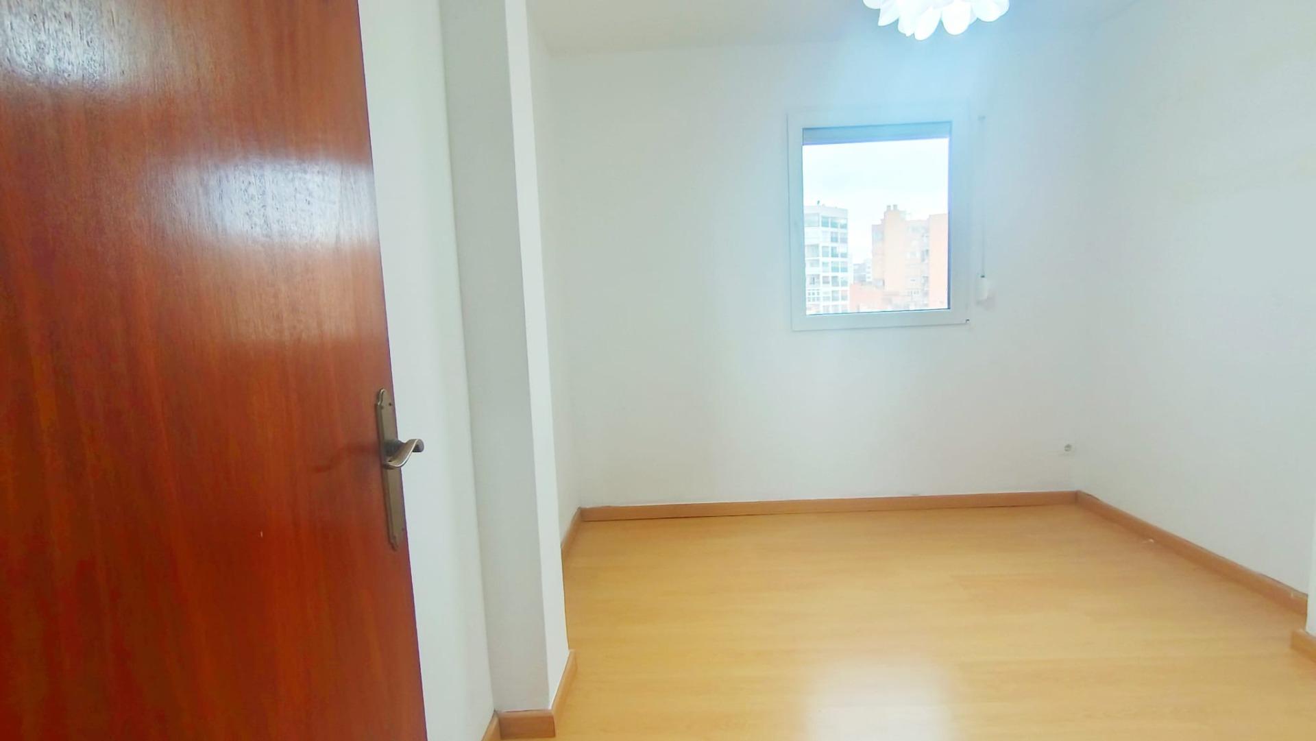 Gran piso de 3 dormitorios con vistas y mucha luz junto a la - foto 15