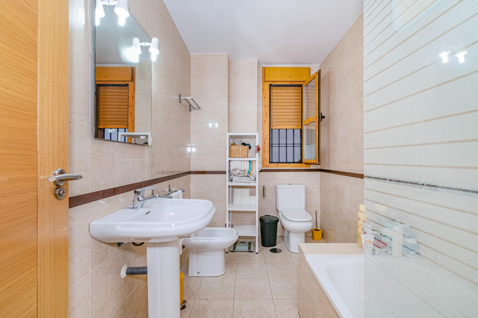 PRECIOSO DUPLEX JUNTO AL HOSPITAL REAL - foto 20