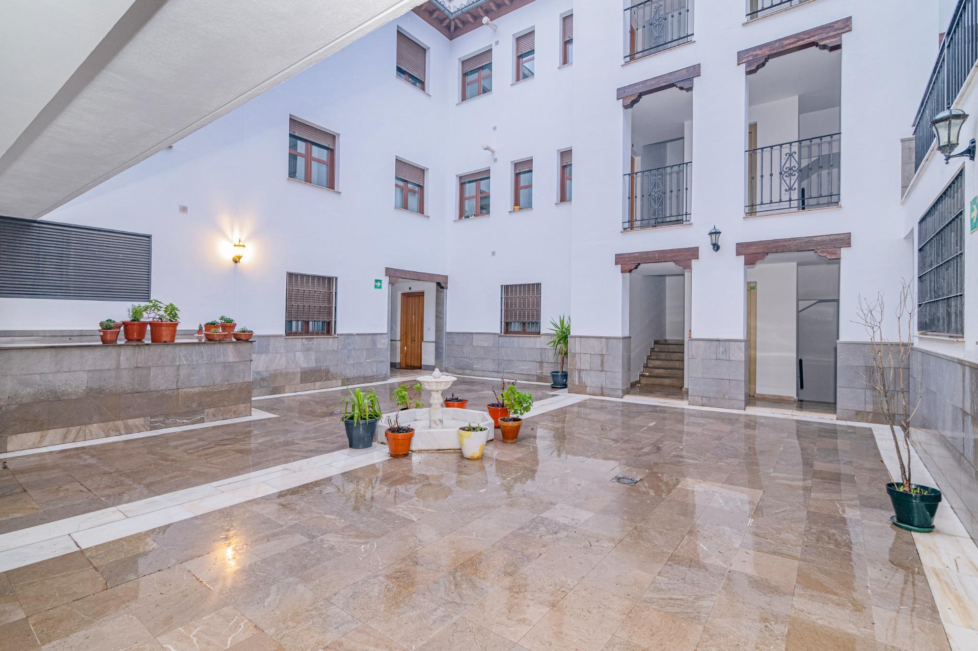 PRECIOSO DUPLEX JUNTO AL HOSPITAL REAL - foto 29