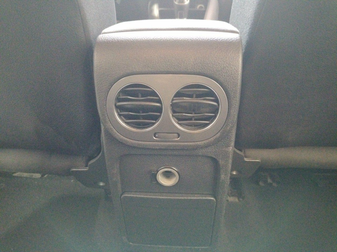 Volkswagen Tiguan 2.0 TDI 110cv 4x2 T1 BlueMotion Tech - foto 21