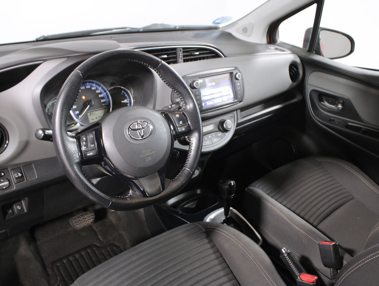 Toyota Yaris 1.5 VVT-I HYBRID FEEL AUTO 5P - foto 28