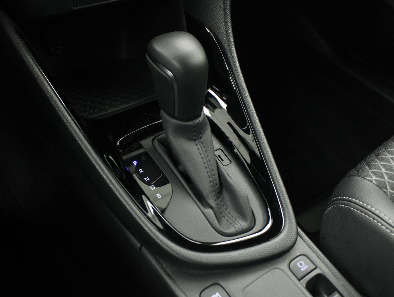 Toyota Yaris 1.5 VVT-I HYBRID STYLE 5P - foto 9