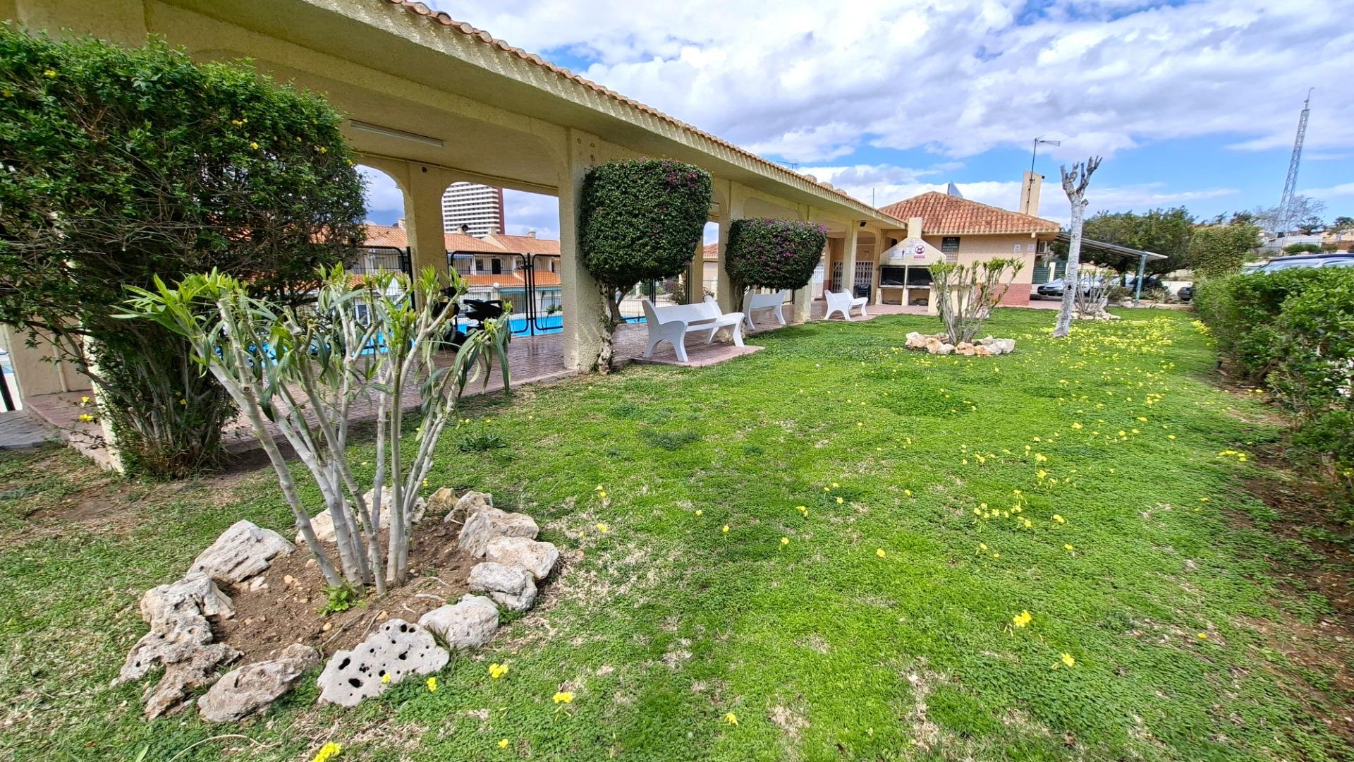 APARTAMNETO CON PISCINA,PARKING...............