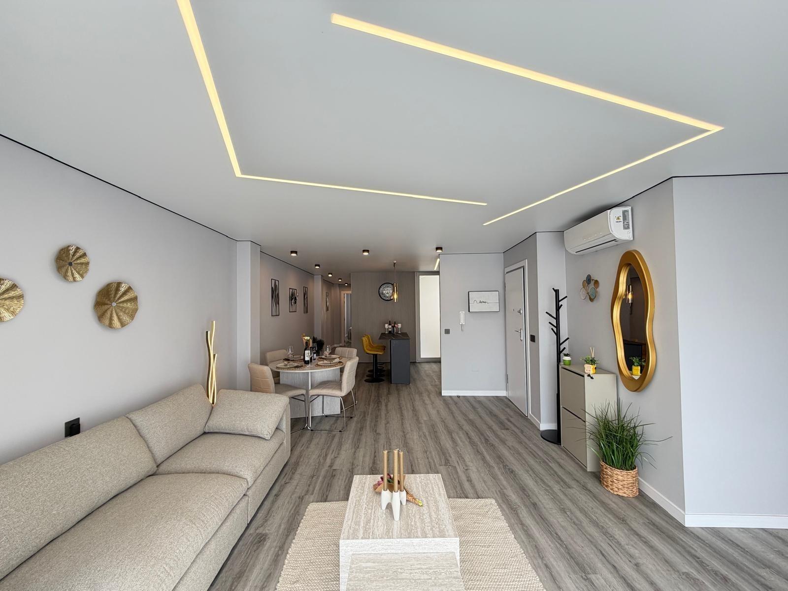 APARTAMENTO TOTALMENTE REFORMADO CON VISTAS AL MAR Y A 200 M - foto 10