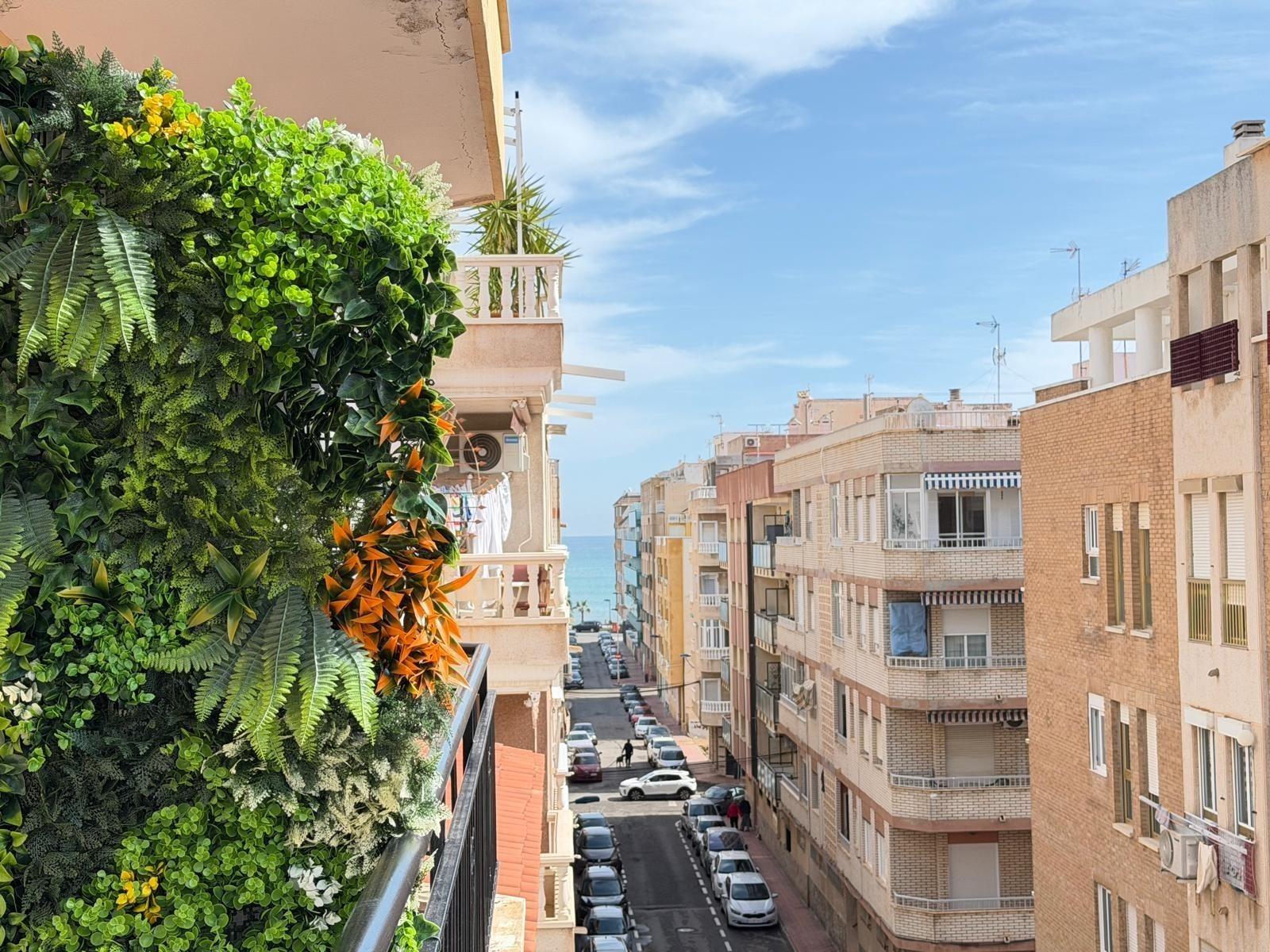 APARTAMENTO TOTALMENTE REFORMADO CON VISTAS AL MAR Y A 200 M - foto 18