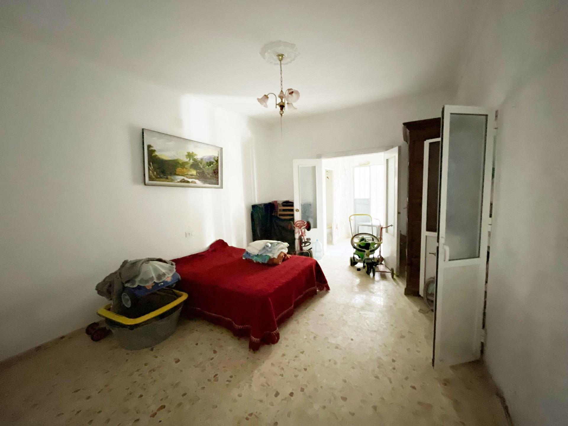 Gran casa con 17 habitaciones y amplio patio en pleno centro - foto 7