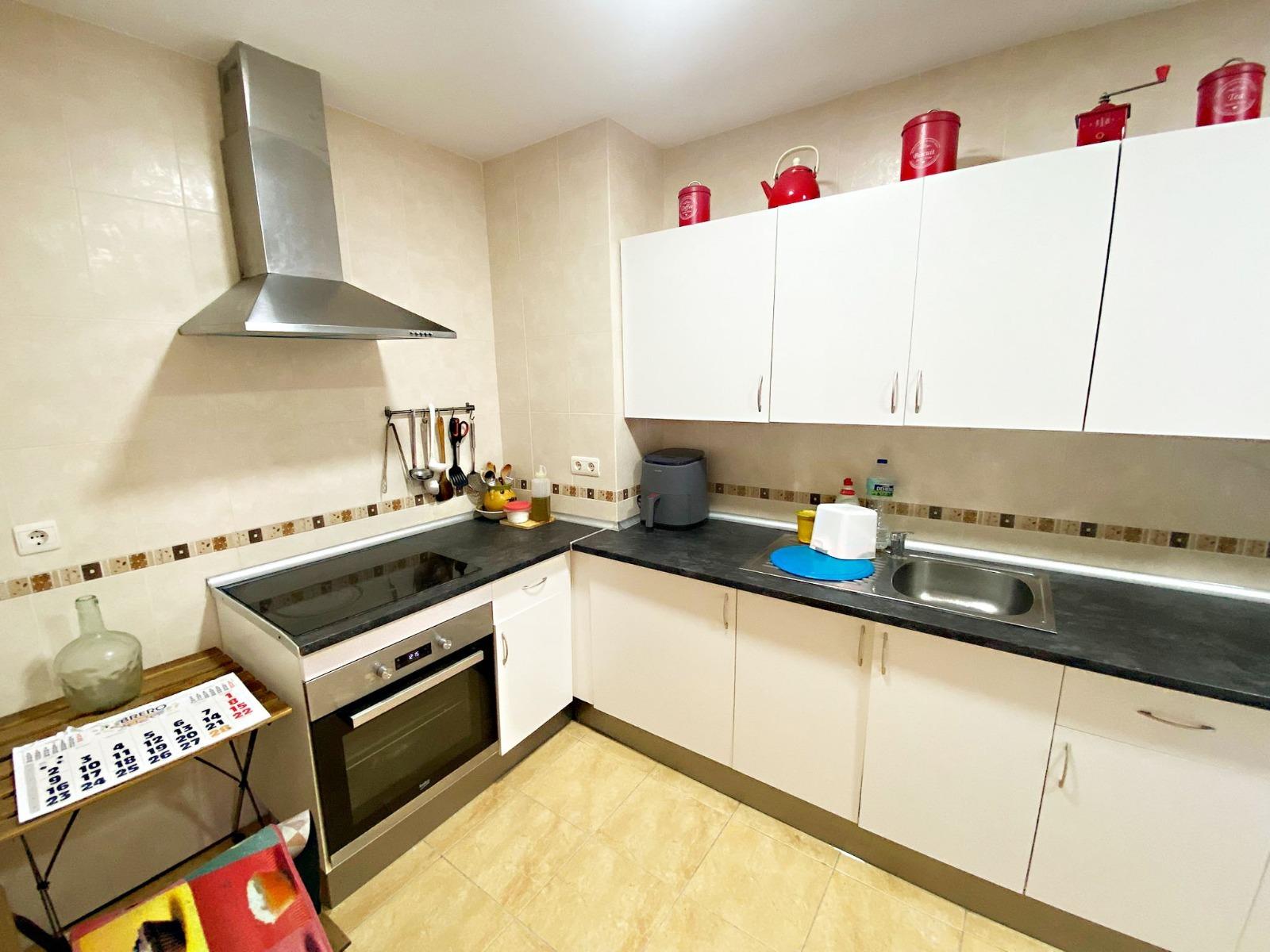 Vivienda con garaje, trastero y piscina comunitaria en Urban - foto 16