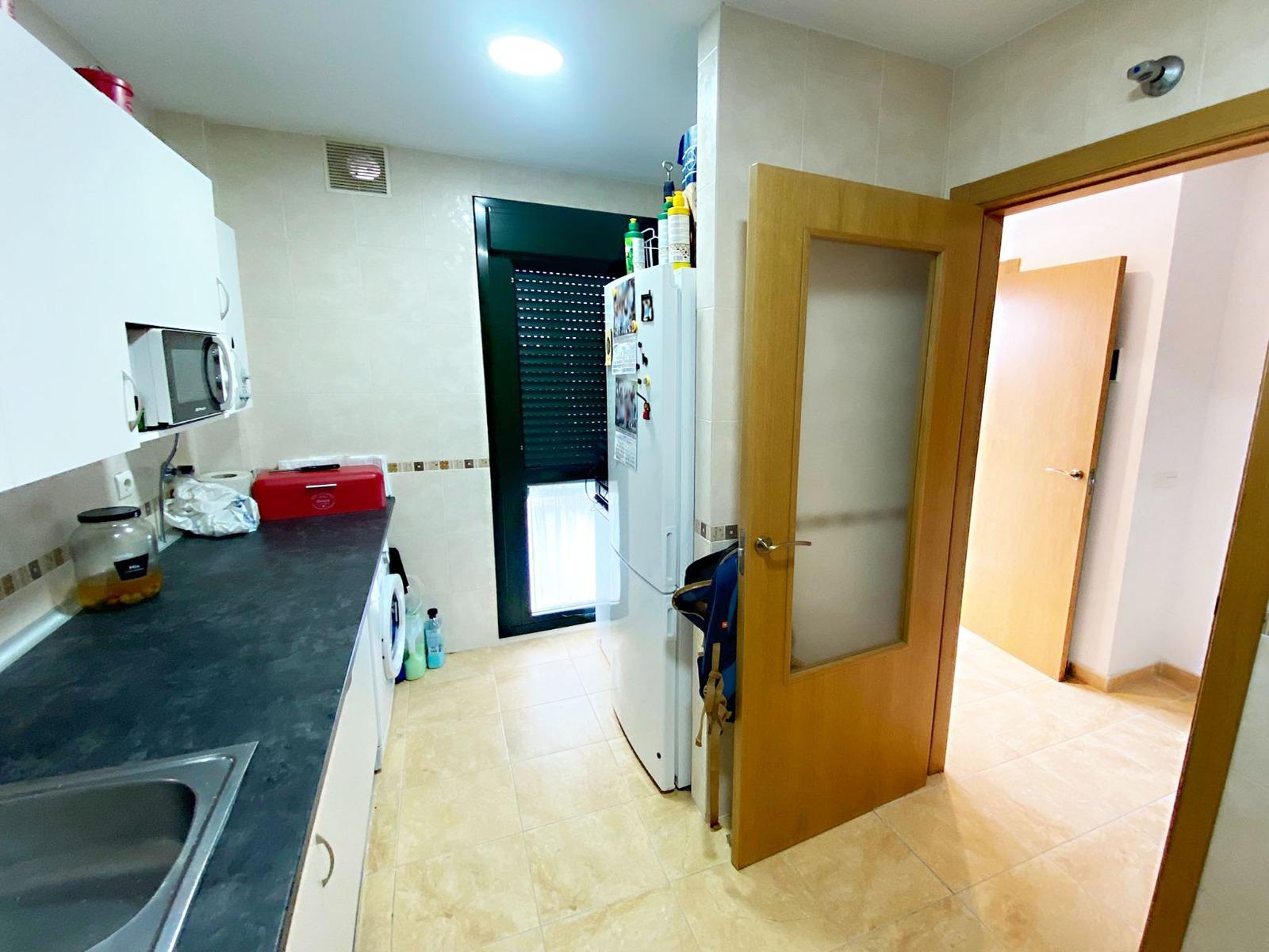 Vivienda con garaje, trastero y piscina comunitaria en Urban - foto 17