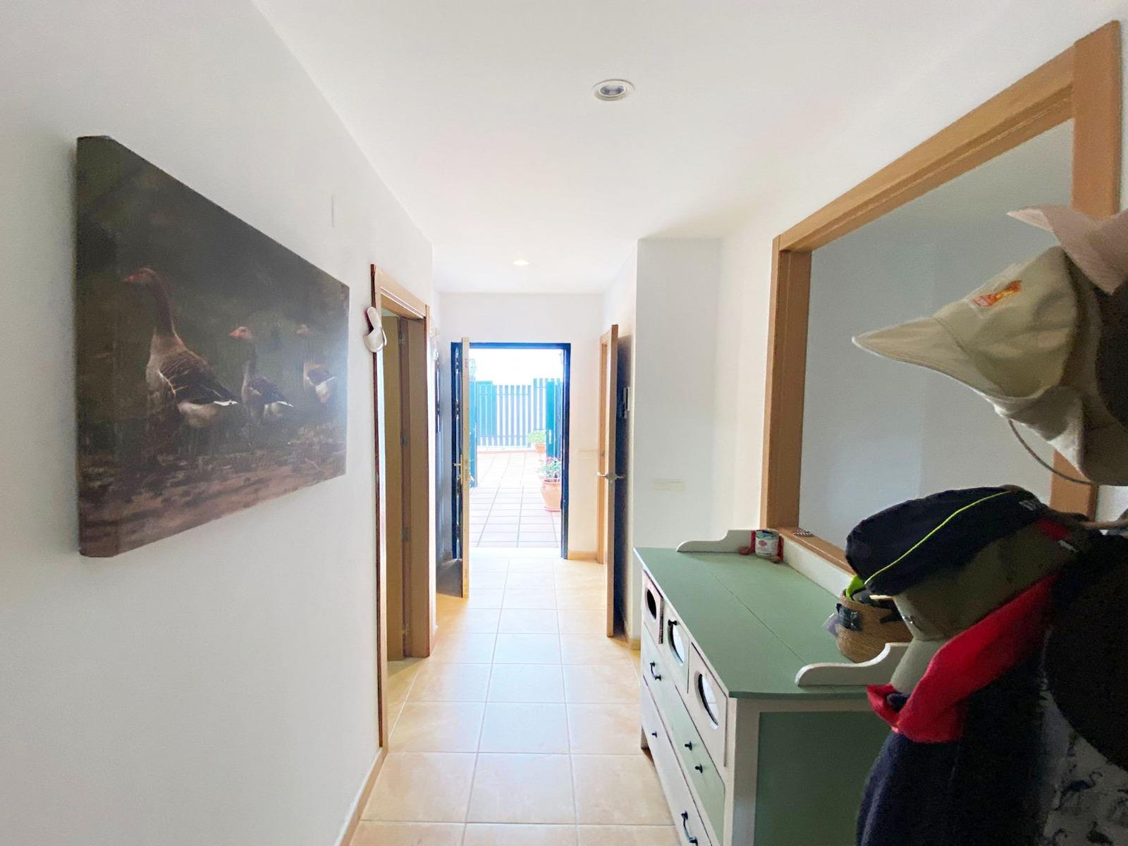 Vivienda con garaje, trastero y piscina comunitaria en Urban - foto 27