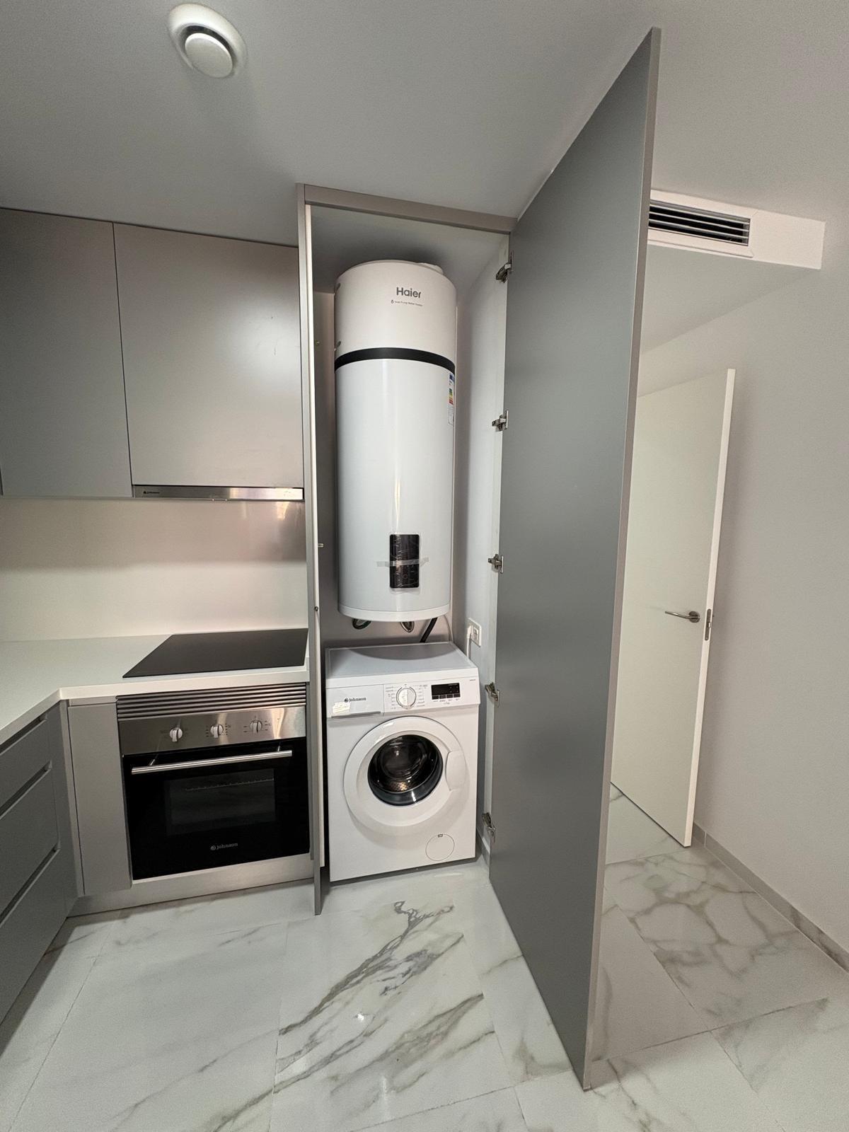 Descubre este impecable apartamento en el centro de Torrevie - foto 7