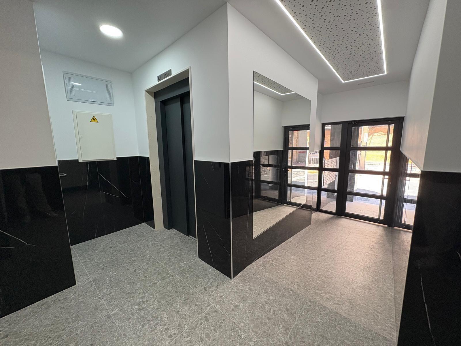 Descubre este impecable apartamento en el centro de Torrevie - foto 24