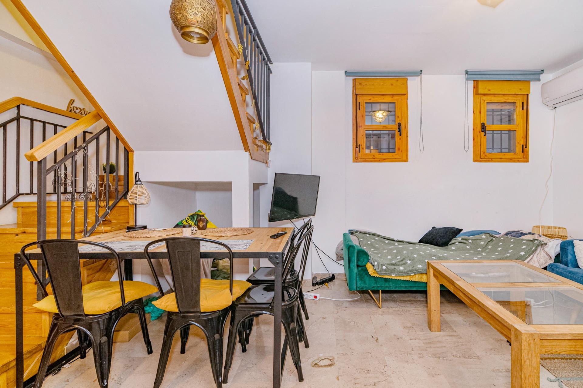 PRECIOSO DUPLEX JUNTO AL HOSPITAL REAL - foto 3